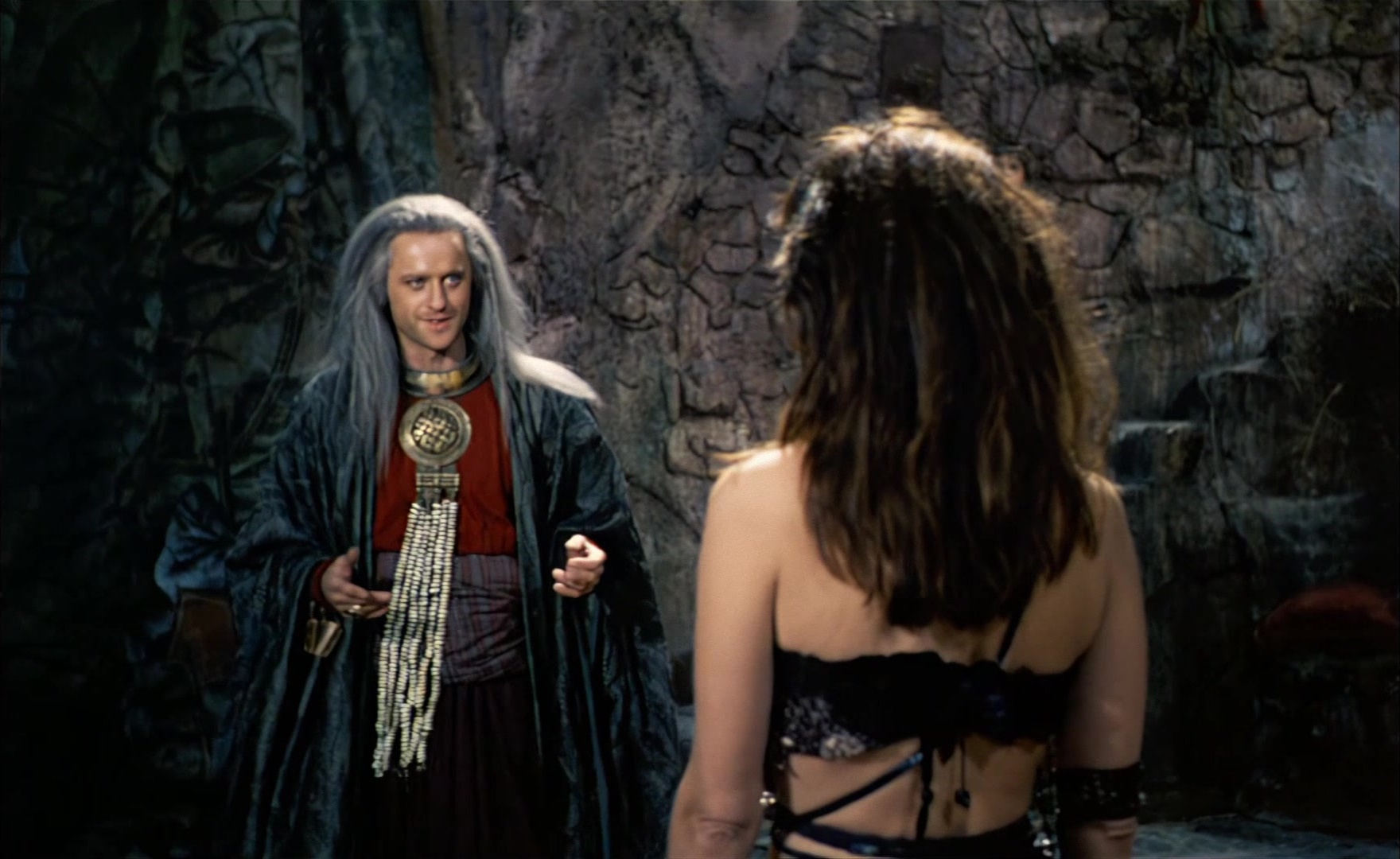 Es ist nicht leicht, ein Gott zu sein (1989), wide, 1.63:1 — film still