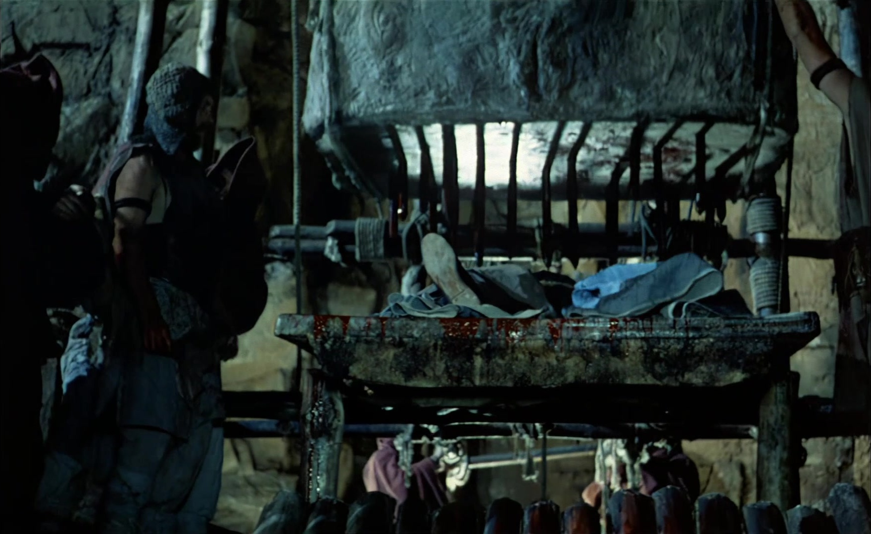 Es ist nicht leicht, ein Gott zu sein (1989), wide, 1.63:1 — film still