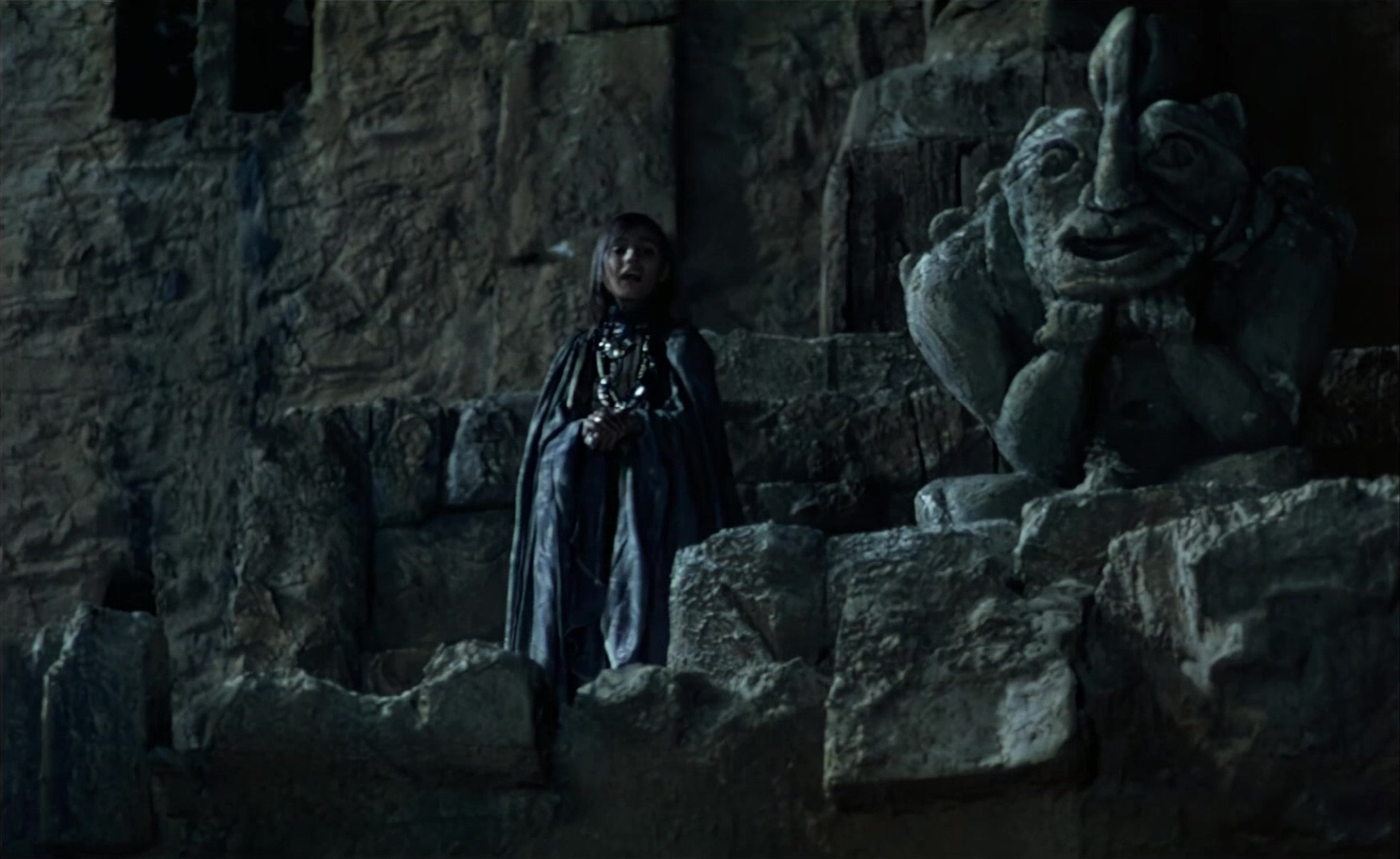 Es ist nicht leicht, ein Gott zu sein (1989), wide, 1.63:1 — film still