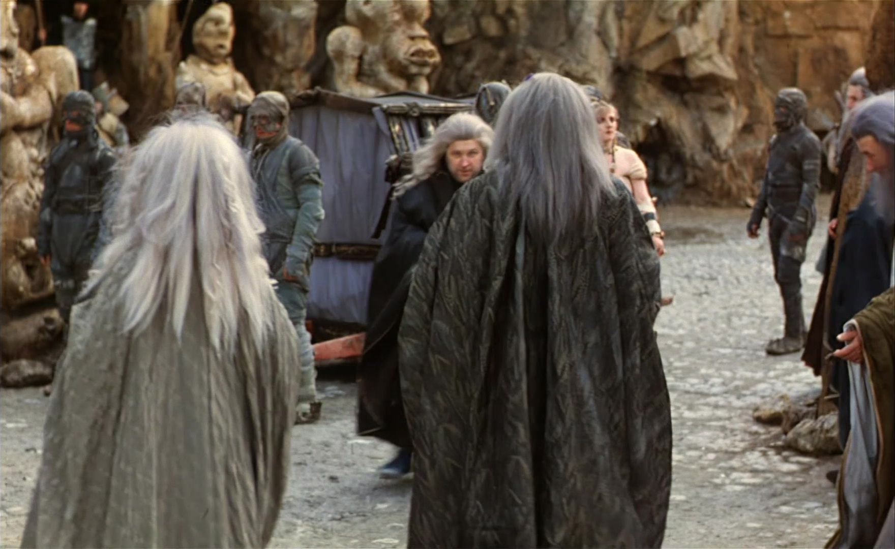 Es ist nicht leicht, ein Gott zu sein (1989), wide, 1.63:1 — film still