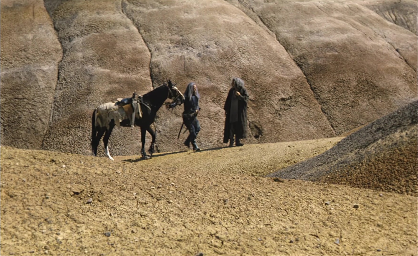 Es ist nicht leicht, ein Gott zu sein (1989), wide, 1.63:1 — film still