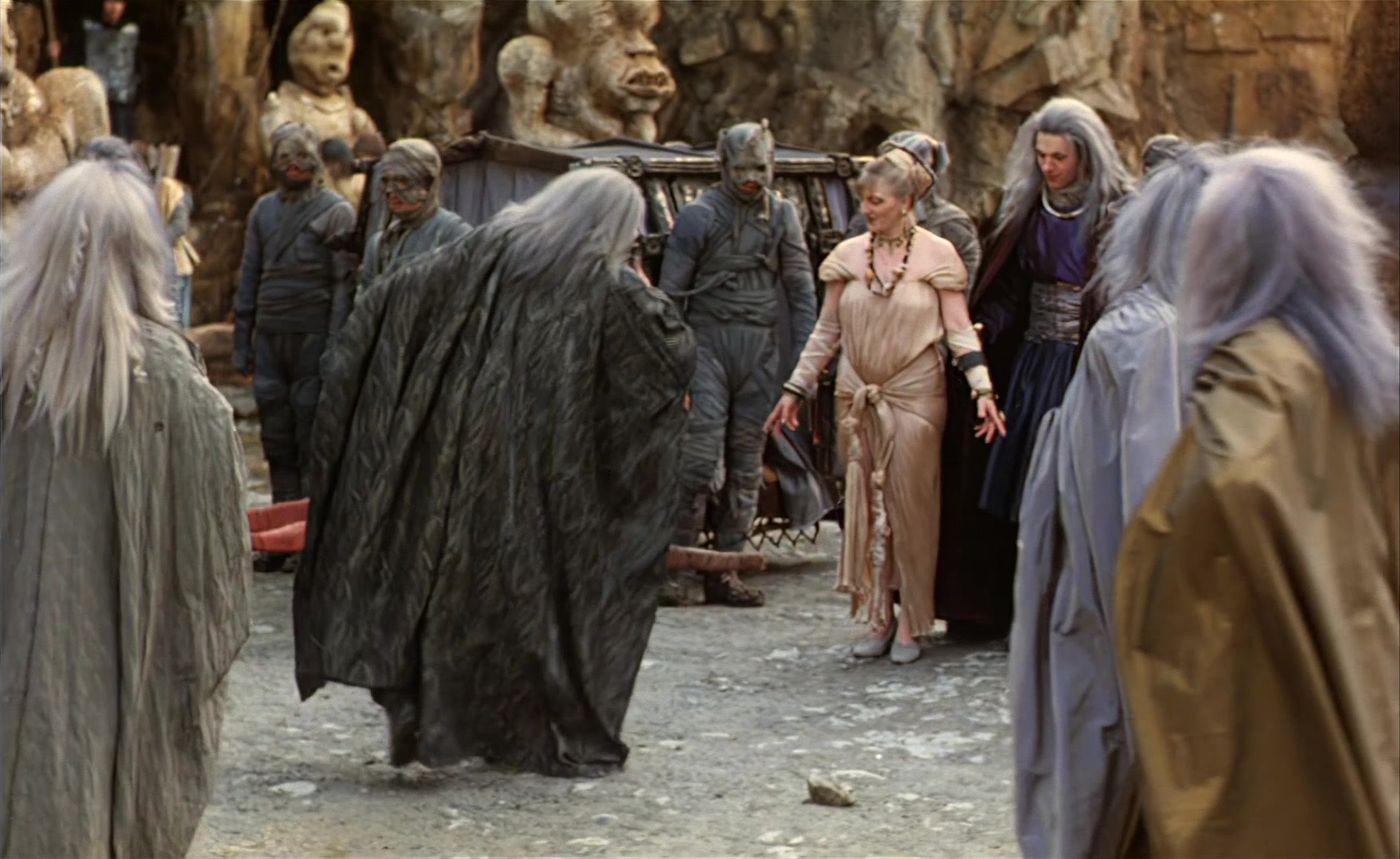 Es ist nicht leicht, ein Gott zu sein (1989), wide, 1.63:1 — film still