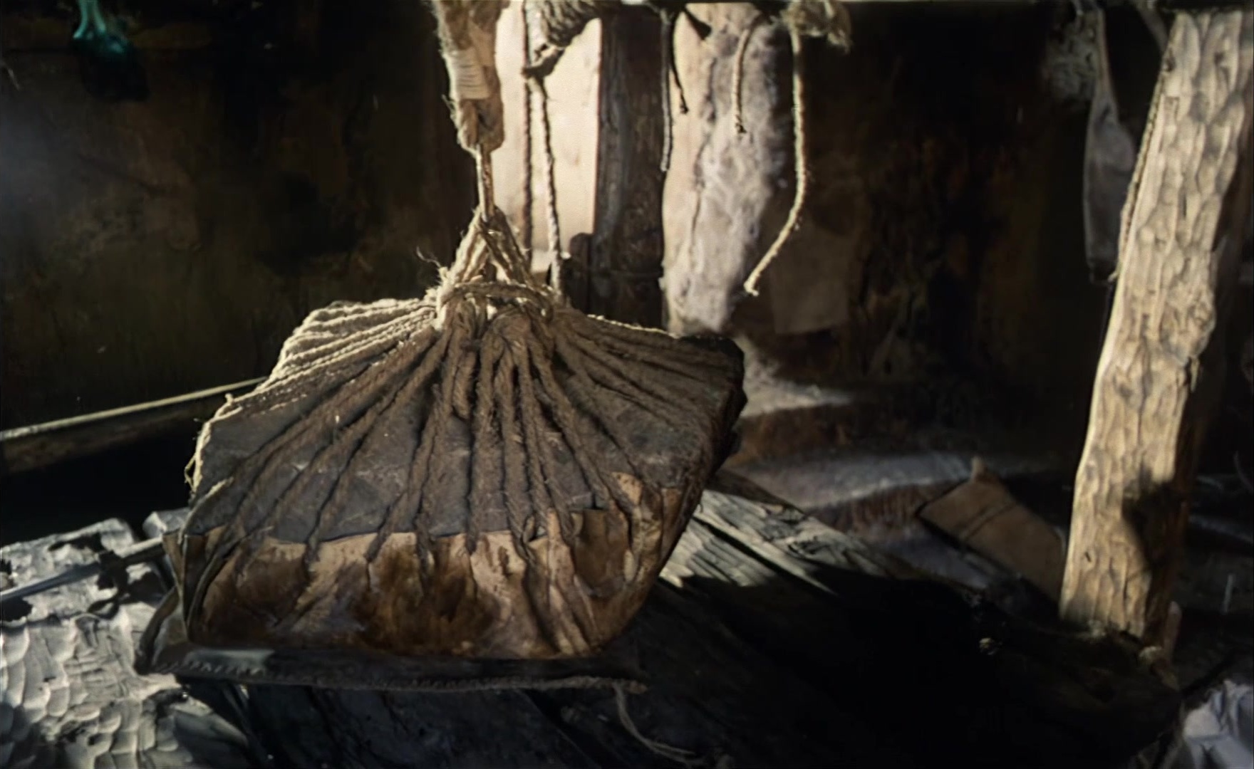 Es ist nicht leicht, ein Gott zu sein (1989), wide, 1.63:1 — film still