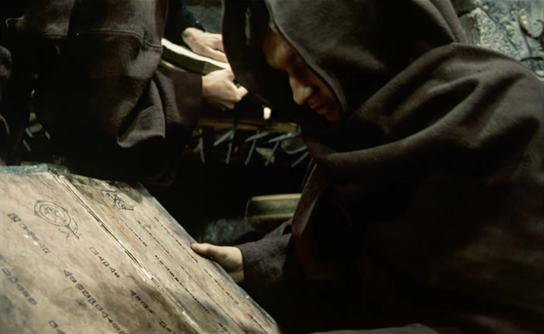 Es ist nicht leicht, ein Gott zu sein (1989), wide, 1.63:1 — film still