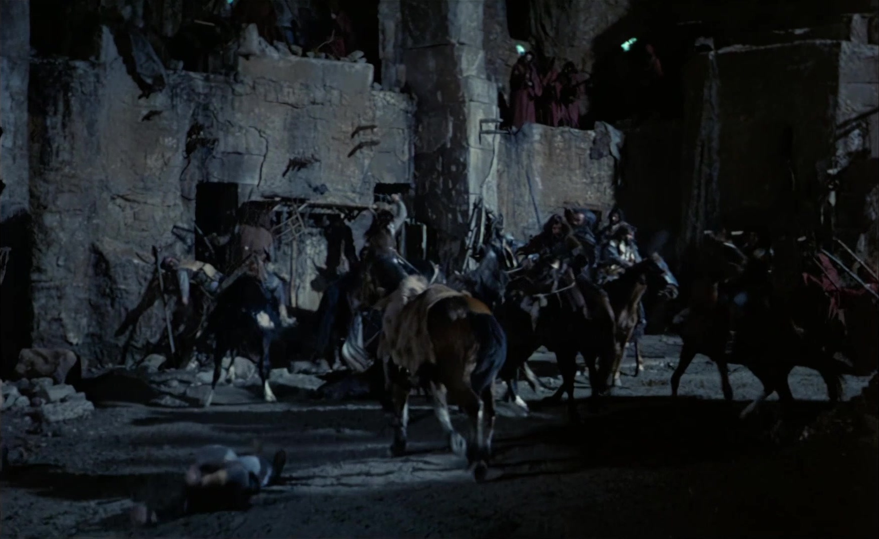 Es ist nicht leicht, ein Gott zu sein (1989), wide, 1.63:1 — film still