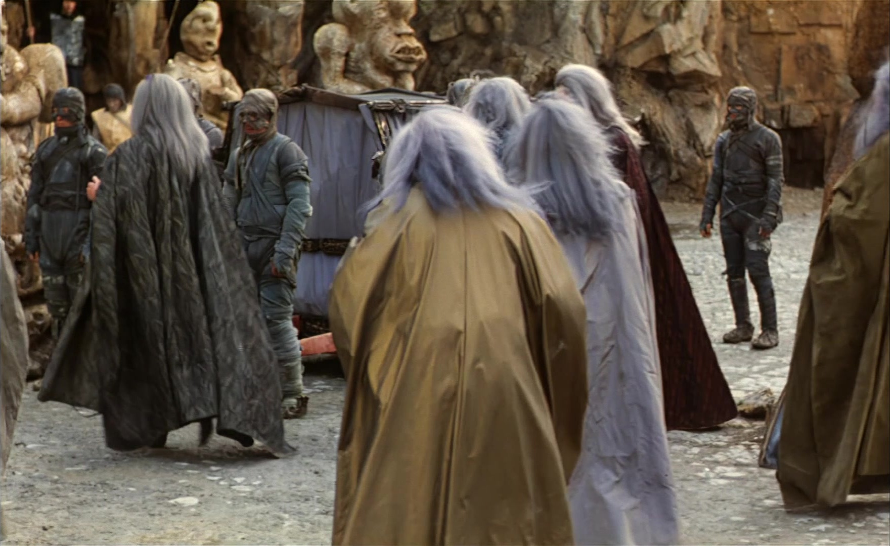 Es ist nicht leicht, ein Gott zu sein (1989), wide, 1.63:1 — film still