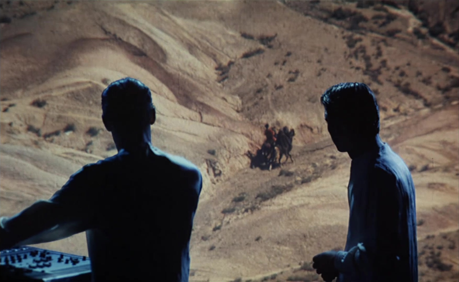Es ist nicht leicht, ein Gott zu sein (1989), wide, 1.63:1 — film still