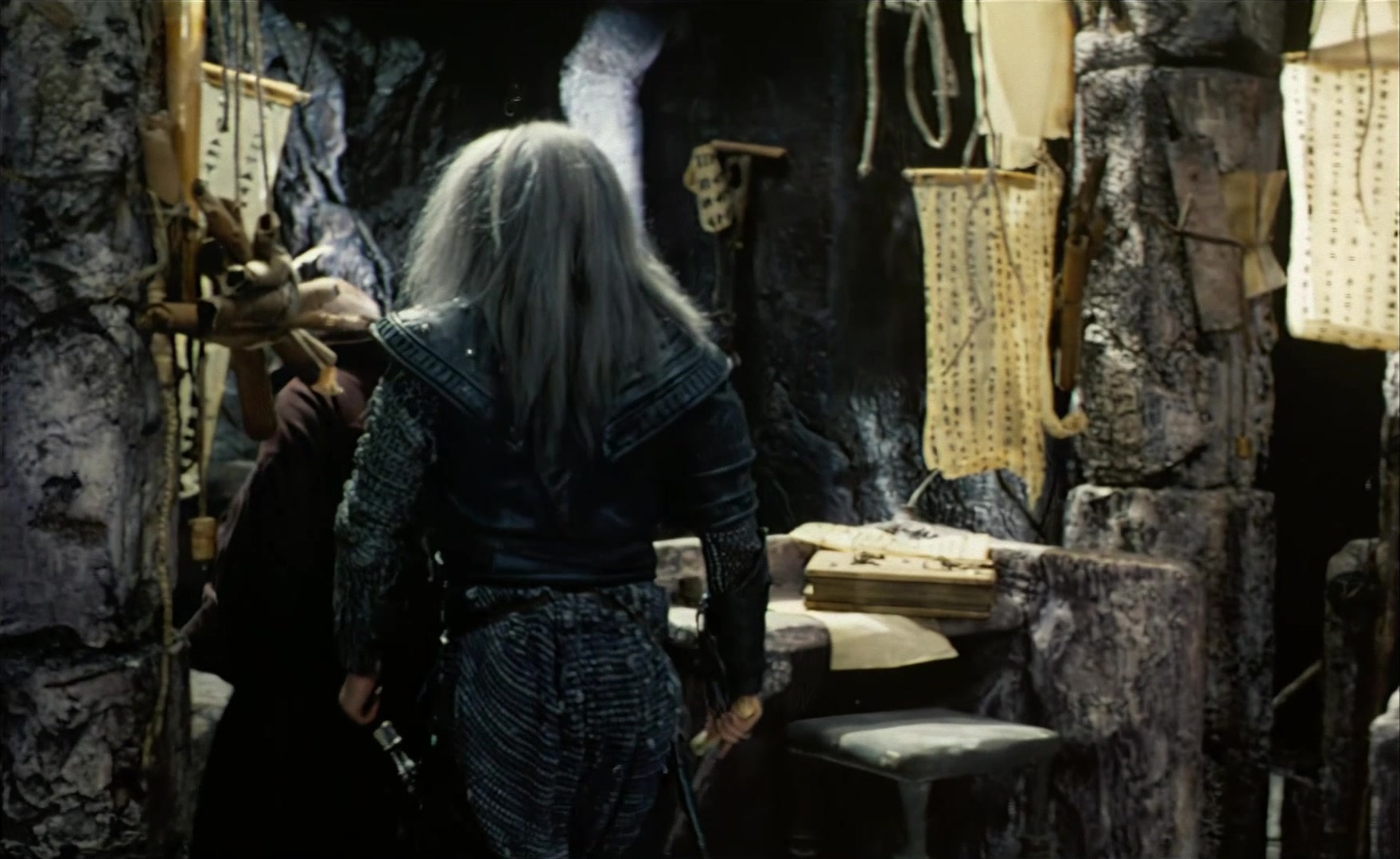 Es ist nicht leicht, ein Gott zu sein (1989), wide, 1.63:1 — film still