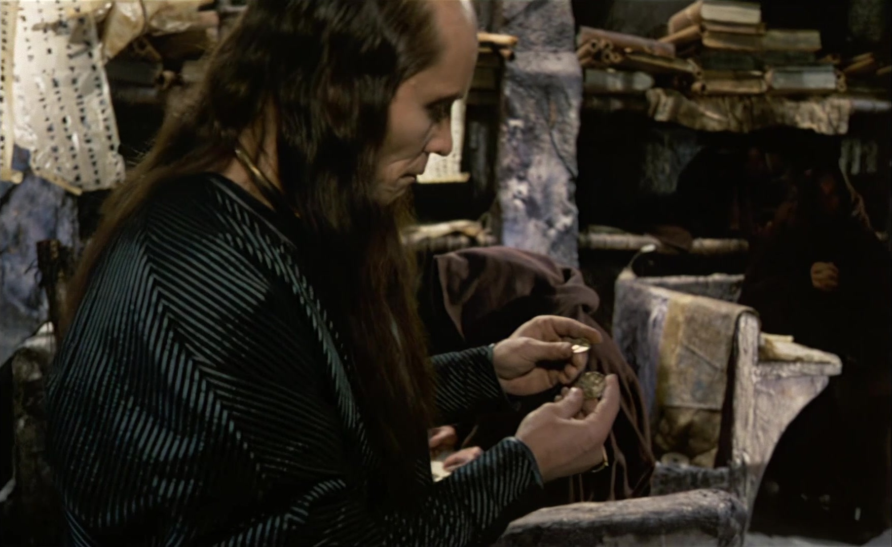 Es ist nicht leicht, ein Gott zu sein (1989), wide, 1.63:1 — film still