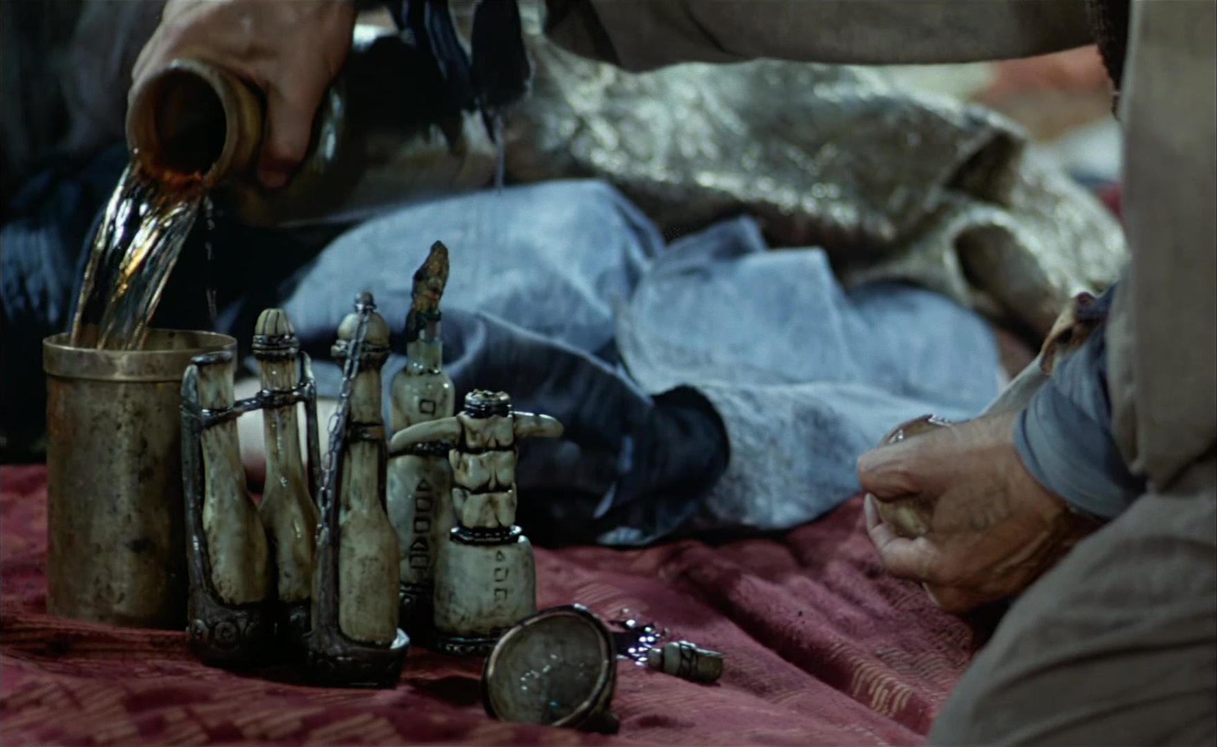 Es ist nicht leicht, ein Gott zu sein (1989), wide, 1.63:1 — film still