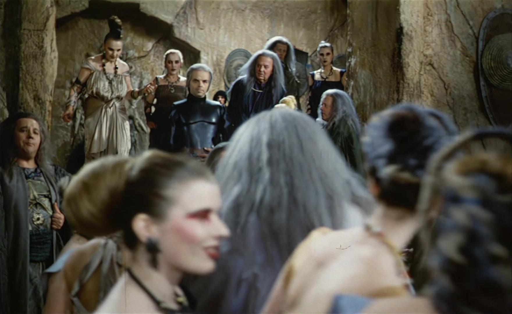 Es ist nicht leicht, ein Gott zu sein (1989), wide, 1.63:1 — film still
