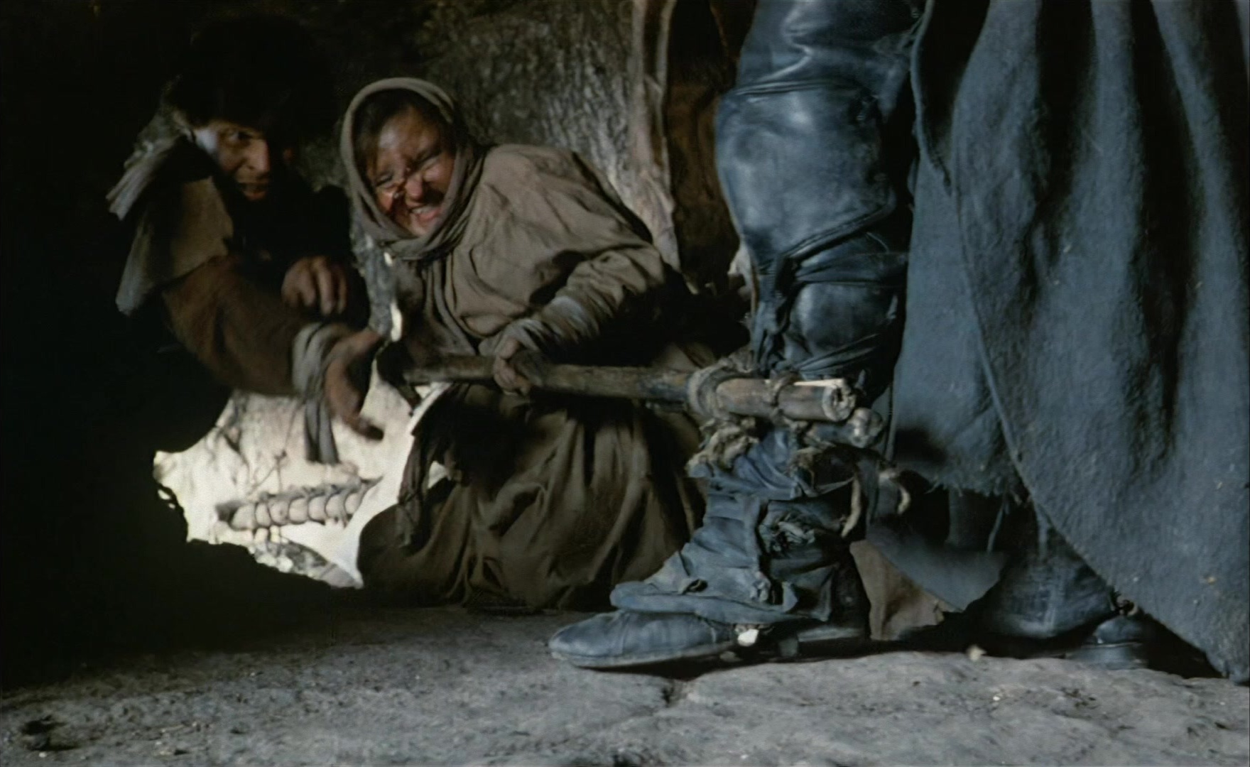 Es ist nicht leicht, ein Gott zu sein (1989), wide, 1.63:1 — film still