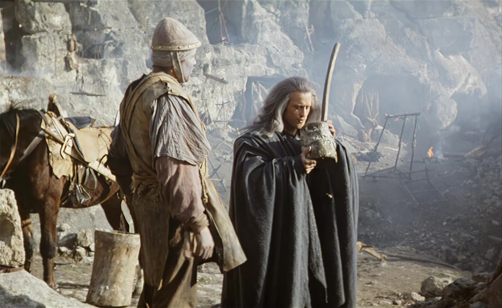 Es ist nicht leicht, ein Gott zu sein (1989), wide, 1.63:1 — film still