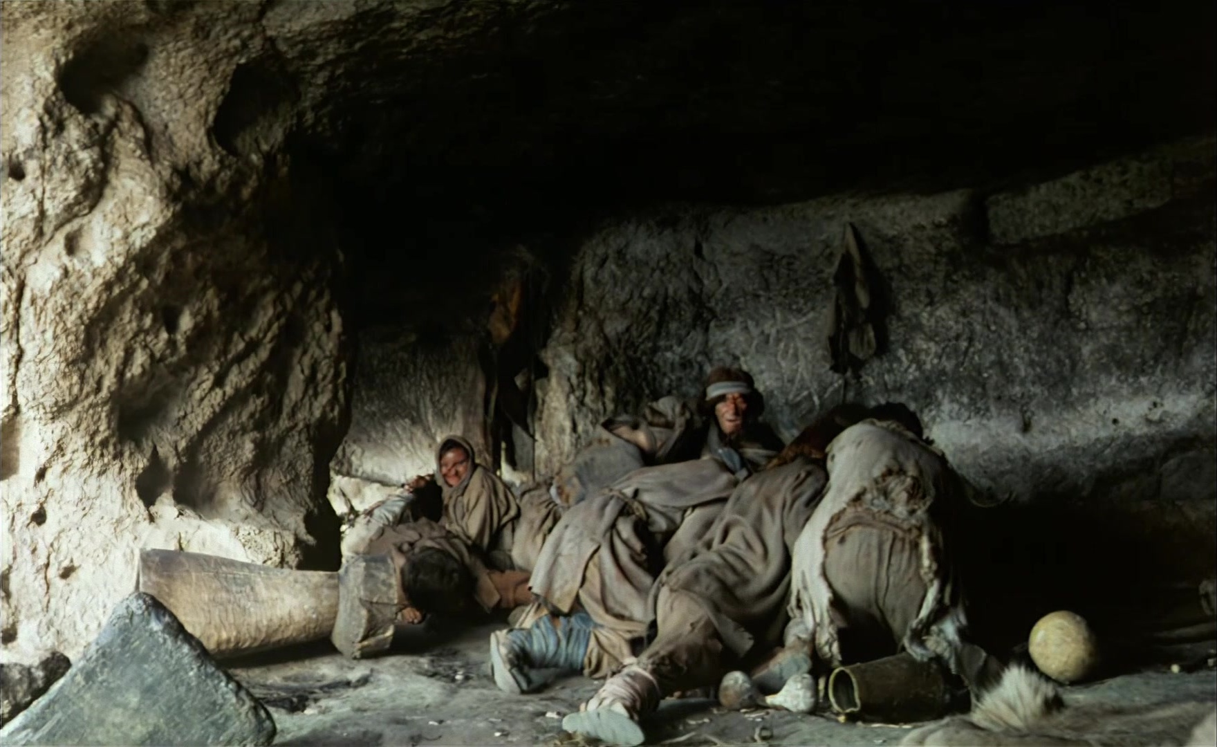 Es ist nicht leicht, ein Gott zu sein (1989), wide, 1.63:1 — film still