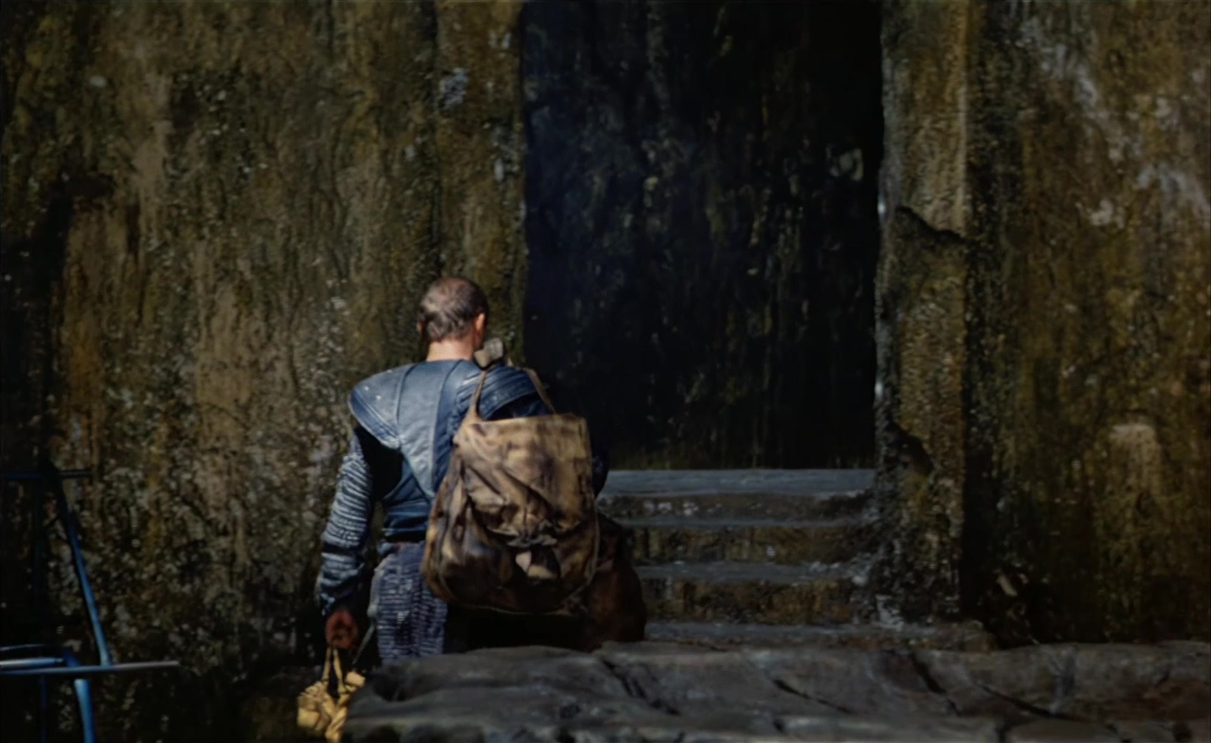 Es ist nicht leicht, ein Gott zu sein (1989), wide, 1.63:1 — film still