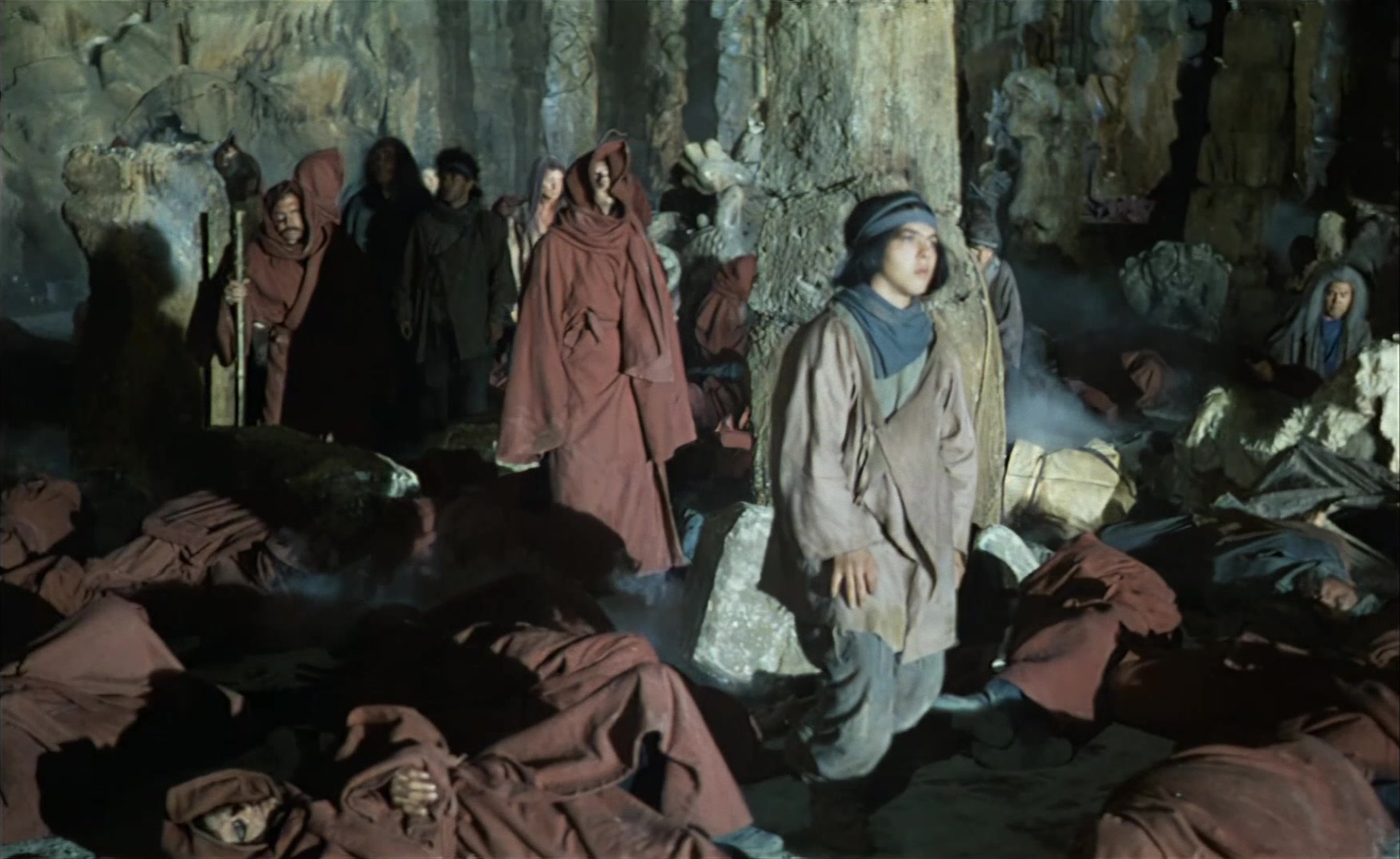 Es ist nicht leicht, ein Gott zu sein (1989), wide, 1.63:1 — film still