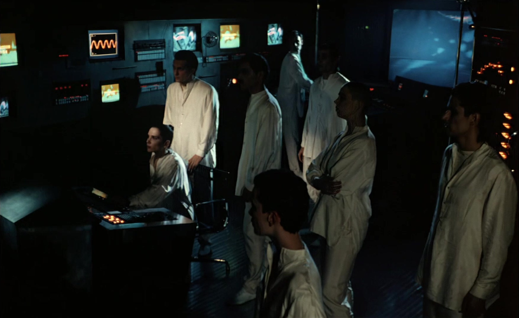 Es ist nicht leicht, ein Gott zu sein (1989), wide, 1.63:1 — film still