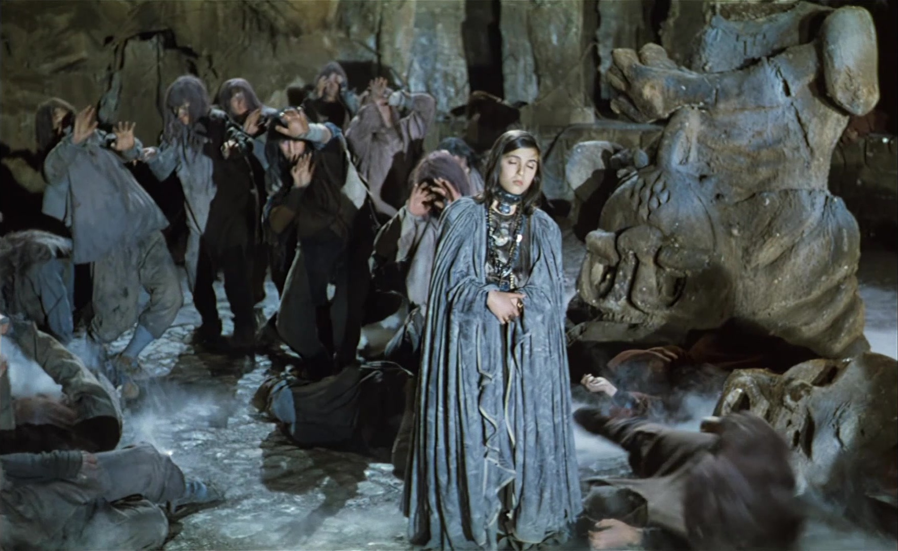 Es ist nicht leicht, ein Gott zu sein (1989), wide, 1.63:1 — film still