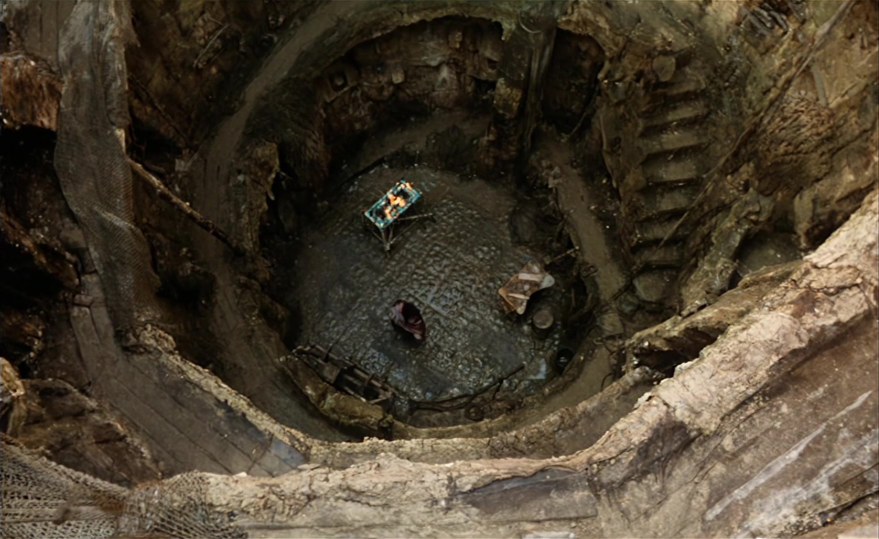Es ist nicht leicht, ein Gott zu sein (1989), wide, 1.63:1 — film still