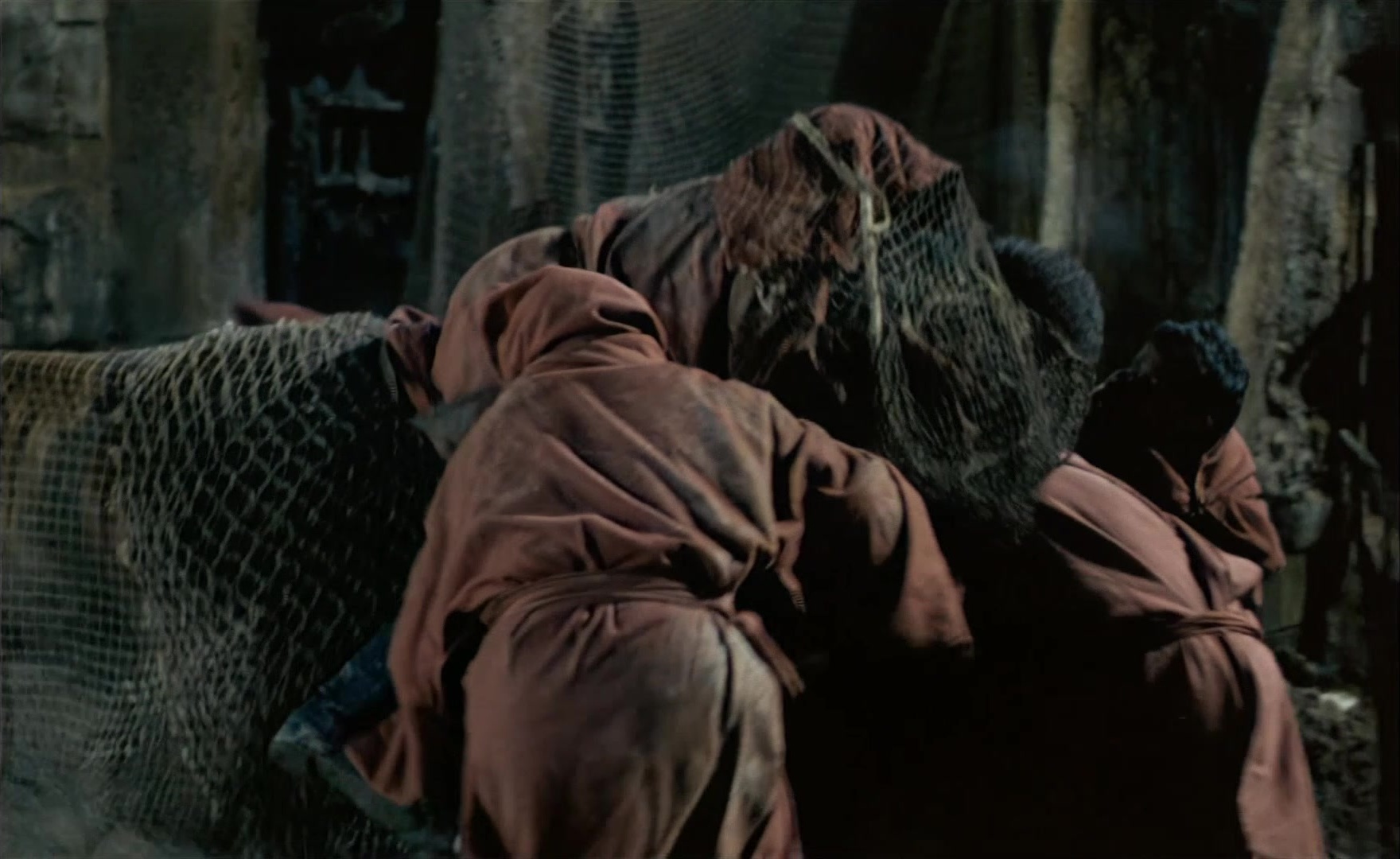 Es ist nicht leicht, ein Gott zu sein (1989), wide, 1.63:1 — film still