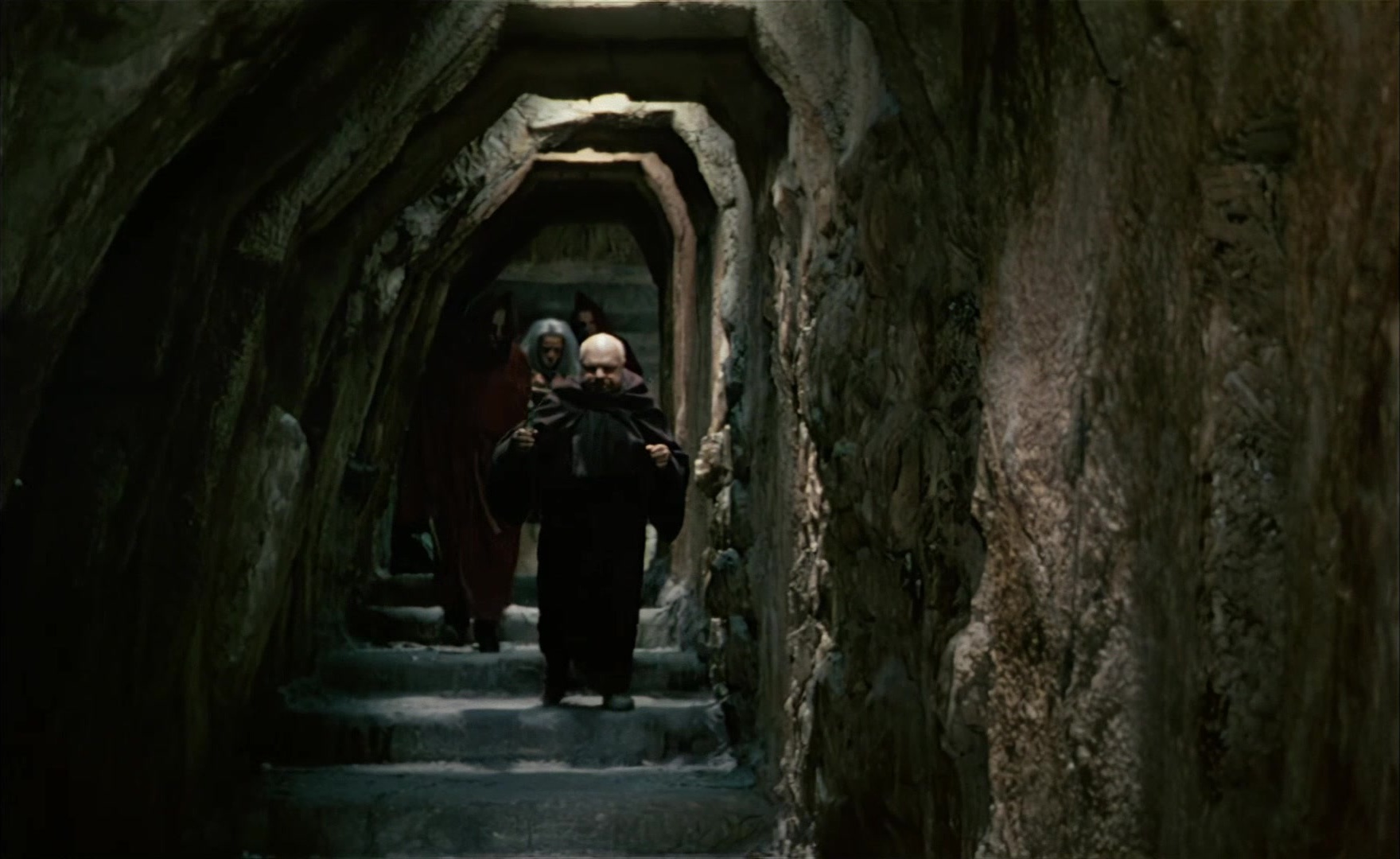 Es ist nicht leicht, ein Gott zu sein (1989), wide, 1.63:1 — film still