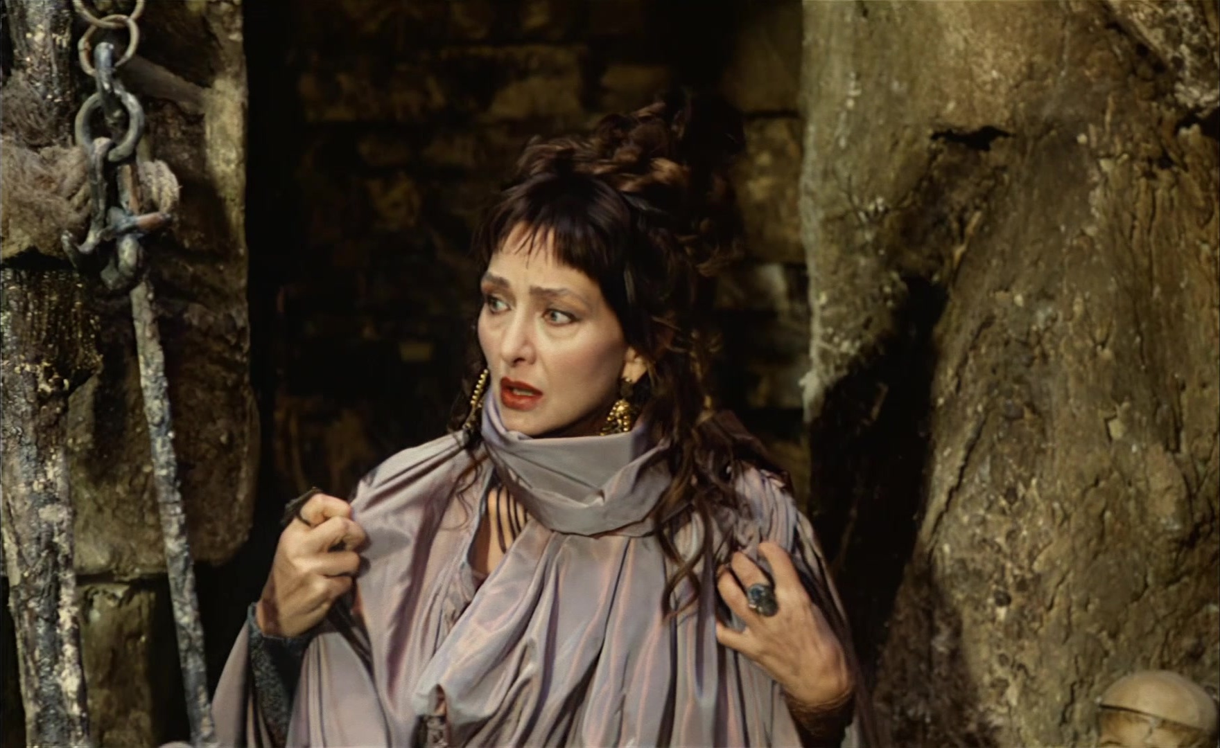 Es ist nicht leicht, ein Gott zu sein (1989), wide, 1.63:1 — film still