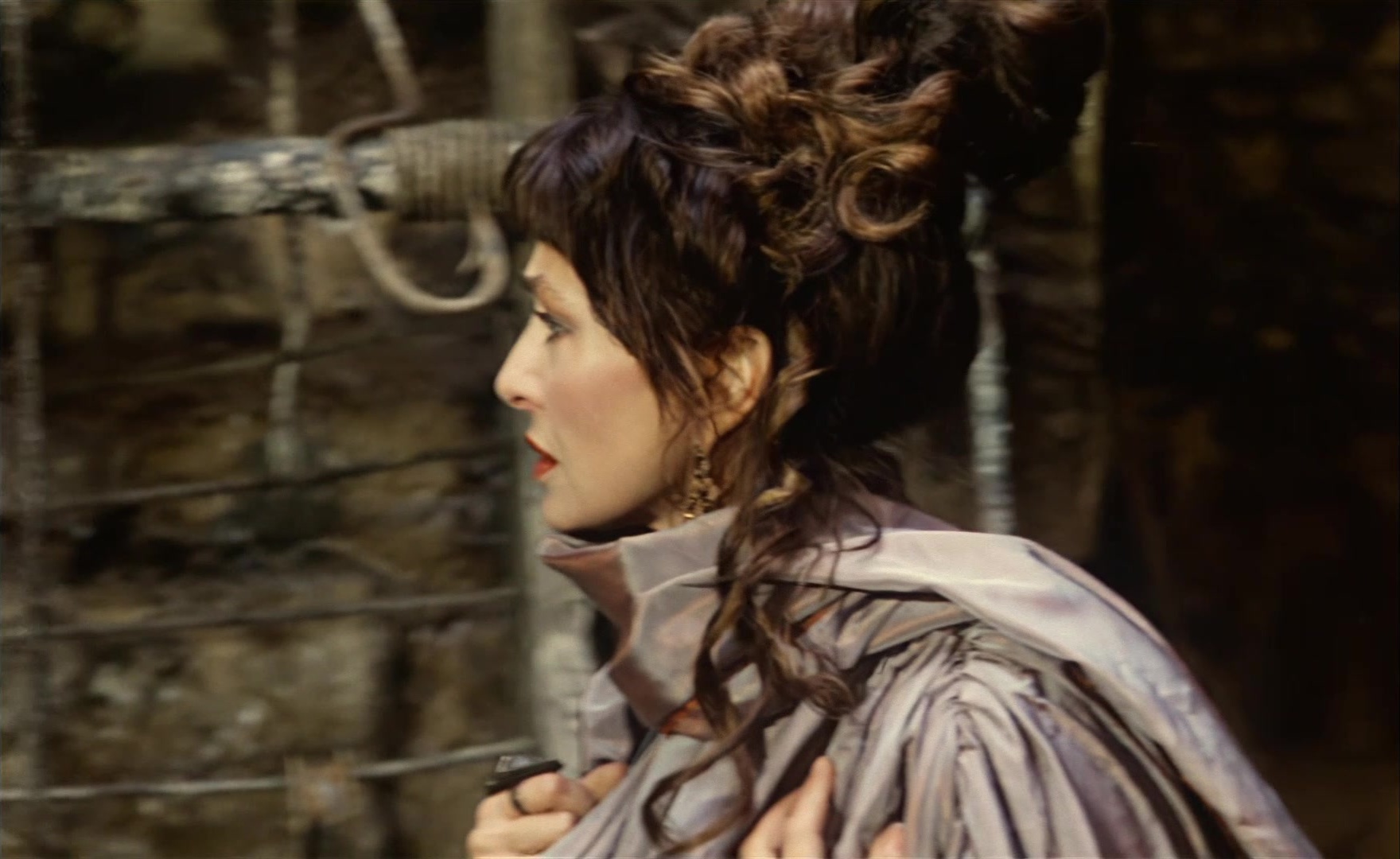 Es ist nicht leicht, ein Gott zu sein (1989), wide, 1.63:1 — film still