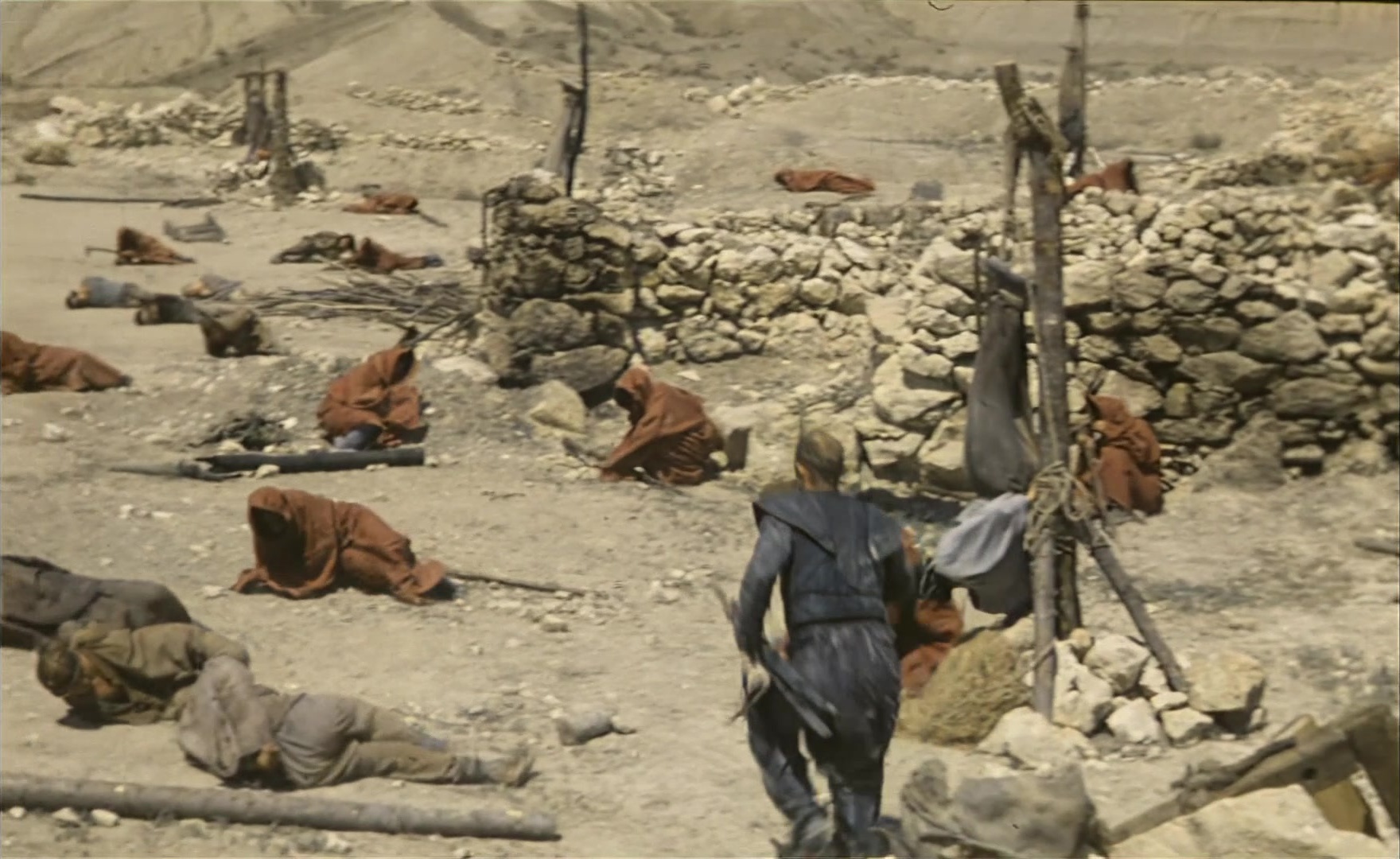 Es ist nicht leicht, ein Gott zu sein (1989), wide, 1.63:1 — film still