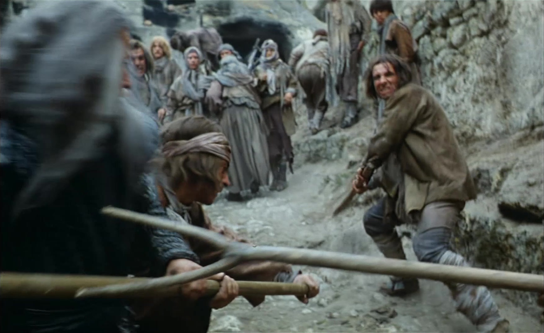 Es ist nicht leicht, ein Gott zu sein (1989), wide, 1.63:1 — film still
