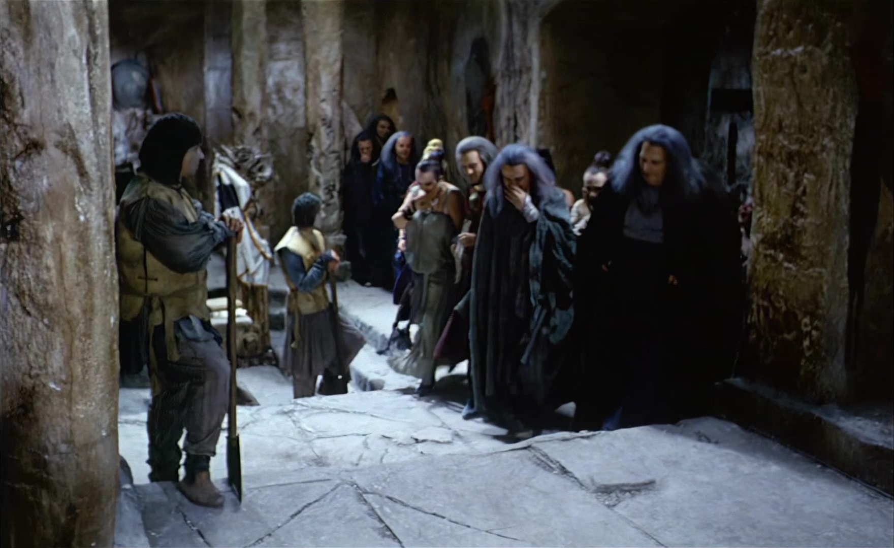 Es ist nicht leicht, ein Gott zu sein (1989), wide, 1.63:1 — film still