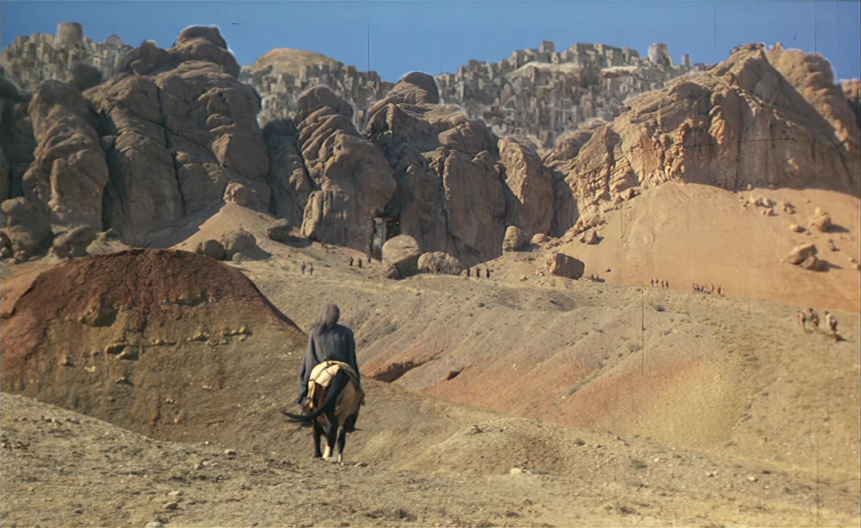 Es ist nicht leicht, ein Gott zu sein (1989), wide, 1.63:1 — film still