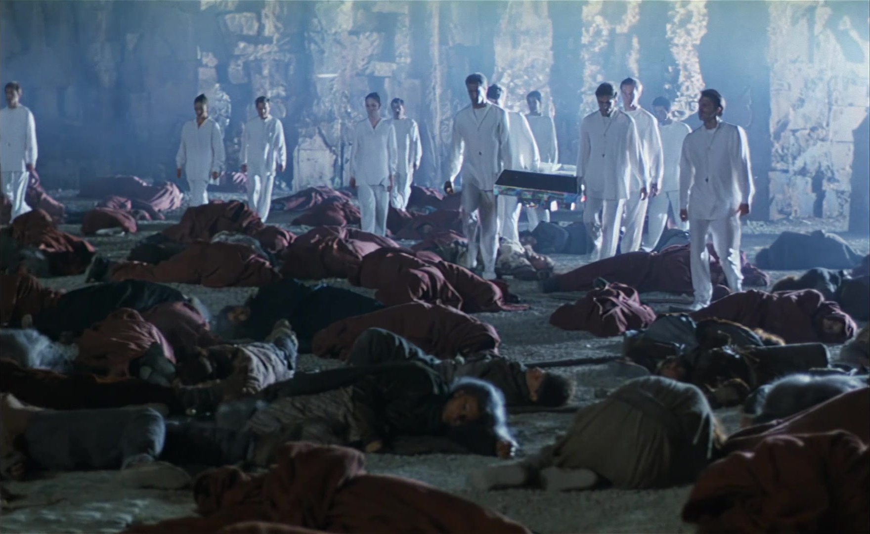 Es ist nicht leicht, ein Gott zu sein (1989), wide, 1.63:1 — film still