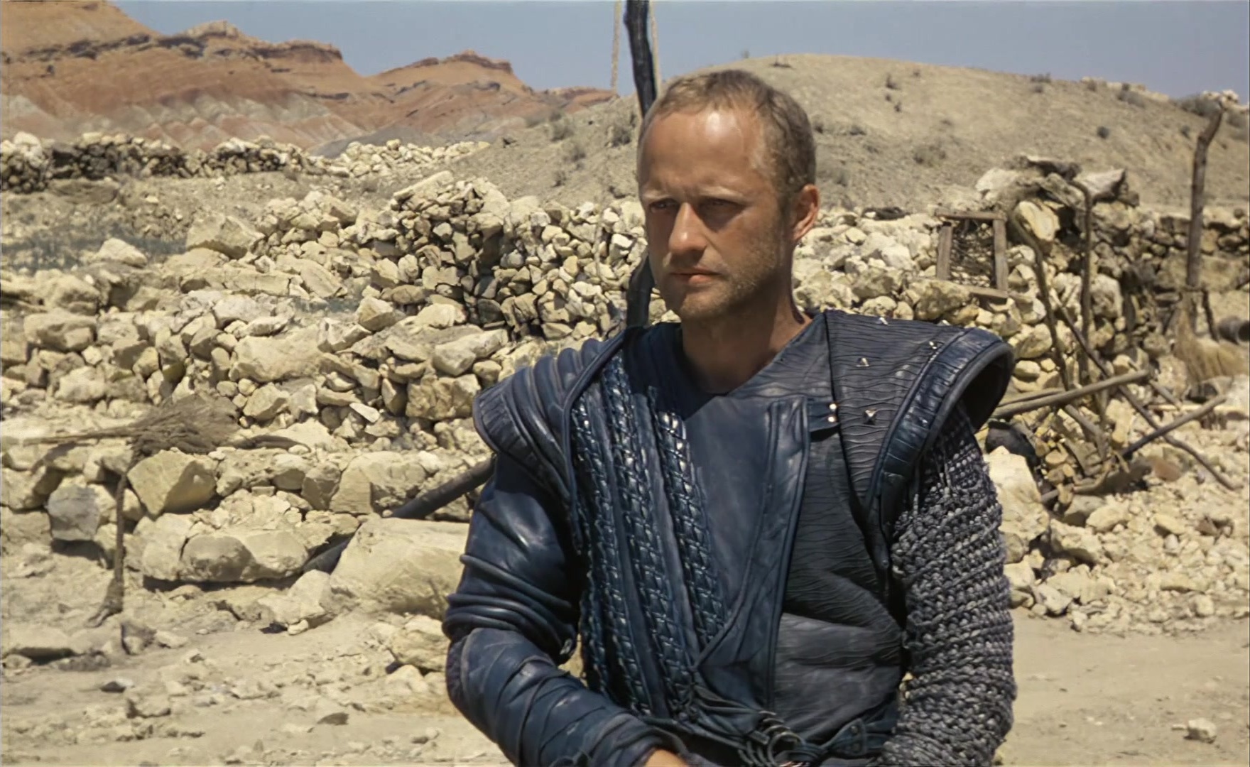 Es ist nicht leicht, ein Gott zu sein (1989), wide, 1.63:1 — film still
