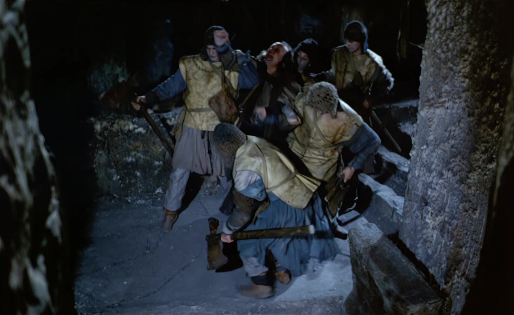 Es ist nicht leicht, ein Gott zu sein (1989), wide, 1.63:1 — film still