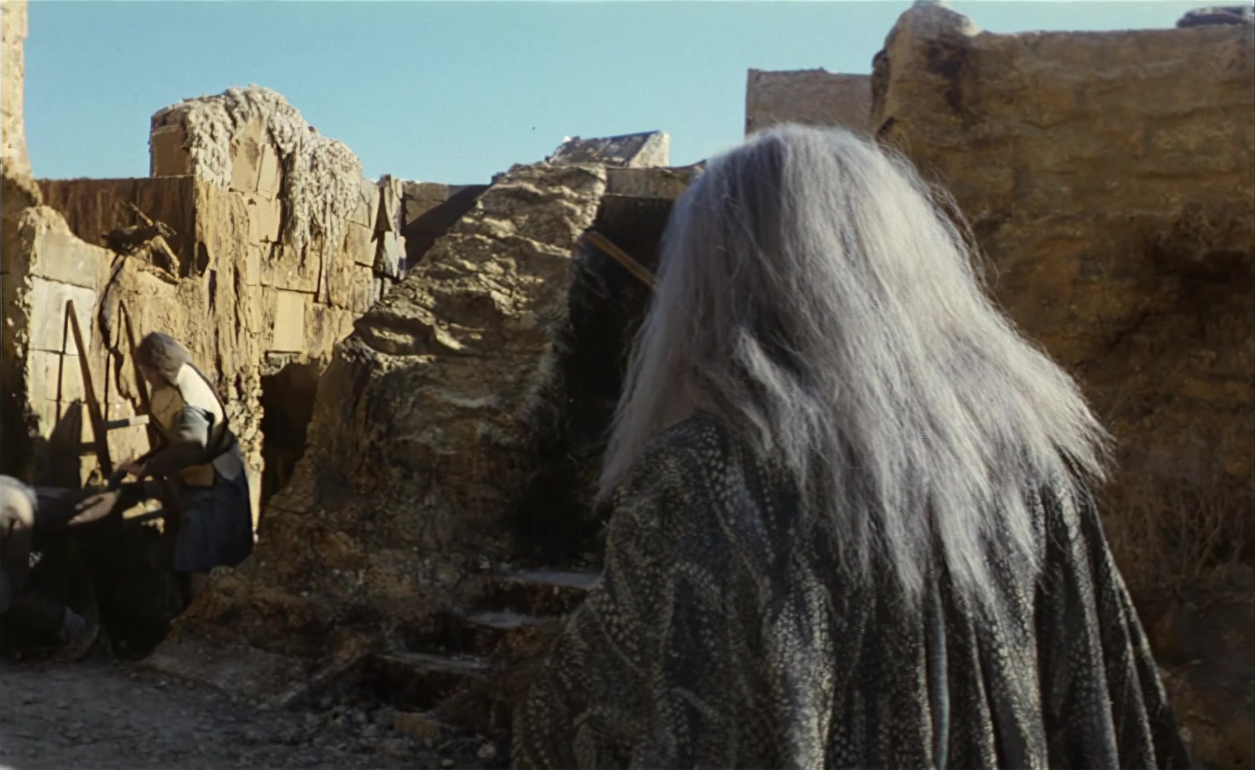 Es ist nicht leicht, ein Gott zu sein (1989), wide, 1.63:1 — film still
