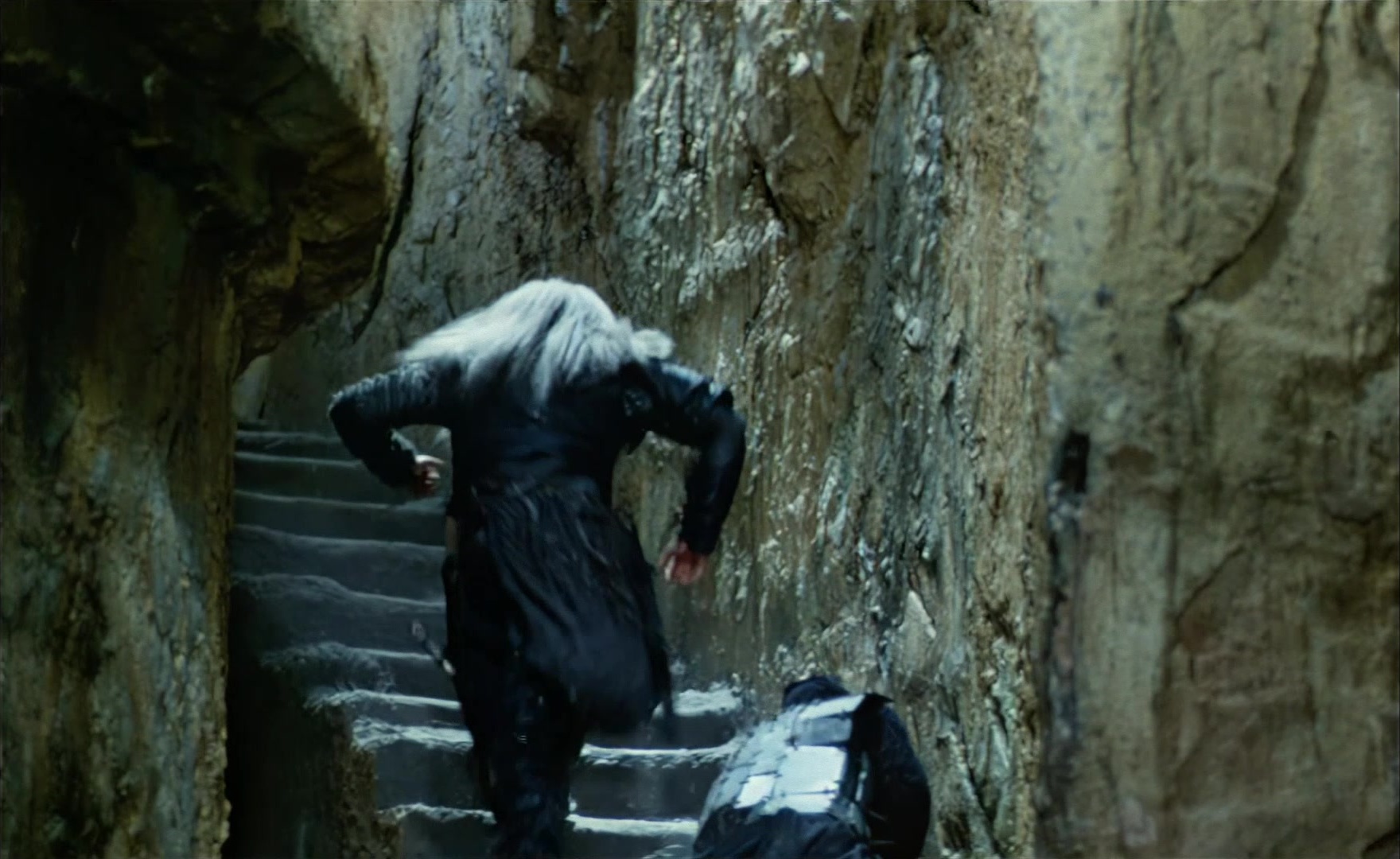 Es ist nicht leicht, ein Gott zu sein (1989), wide, 1.63:1 — film still
