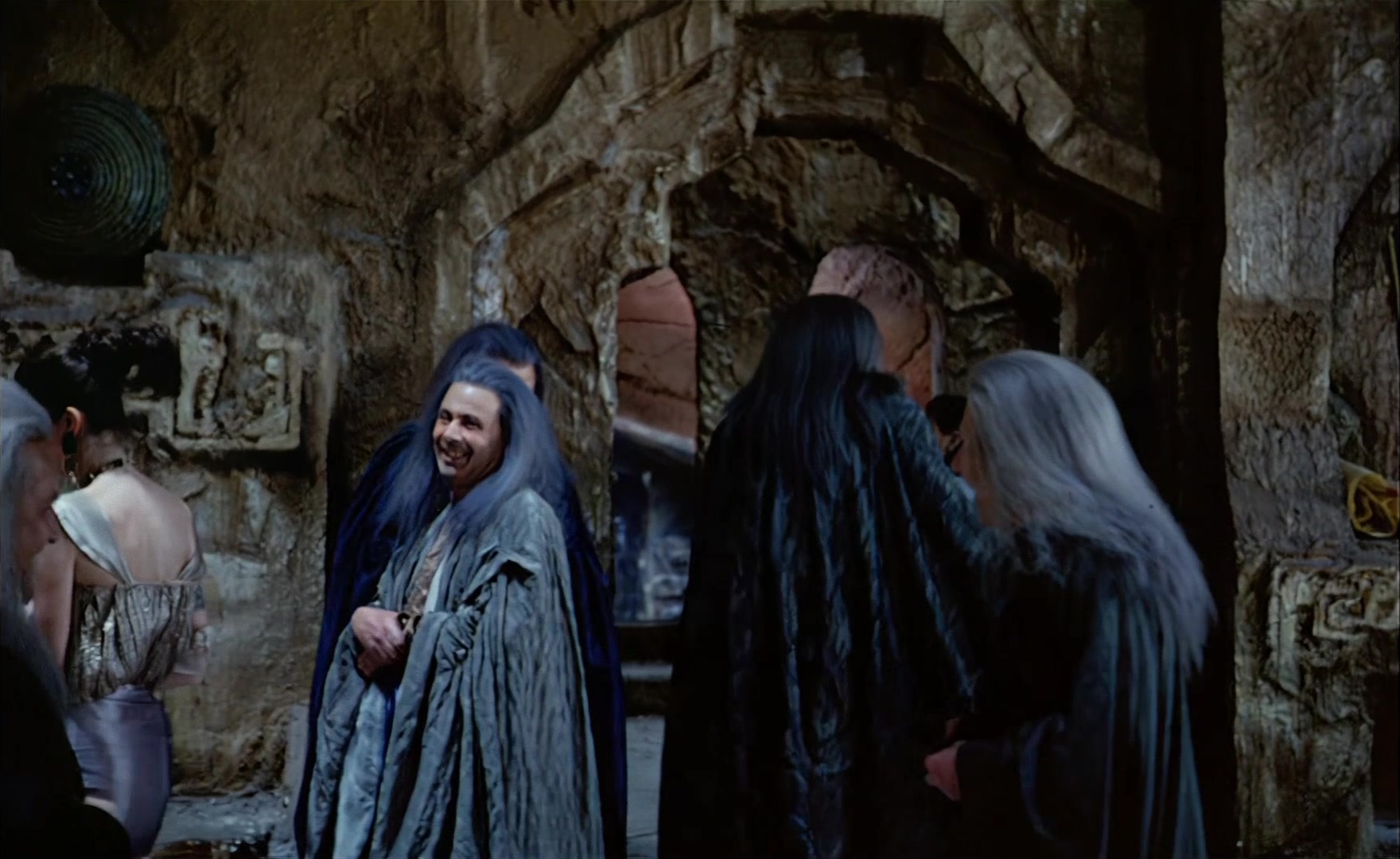 Es ist nicht leicht, ein Gott zu sein (1989), wide, 1.63:1 — film still