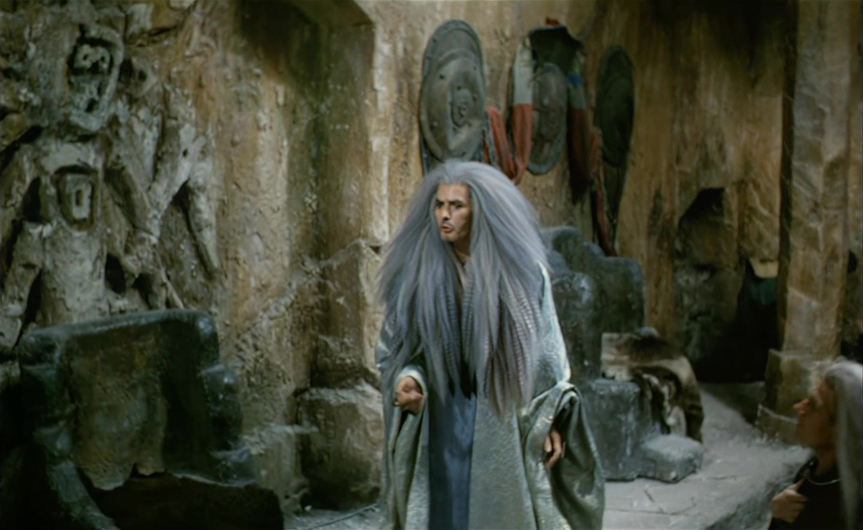Es ist nicht leicht, ein Gott zu sein (1989), wide, 1.63:1 — film still