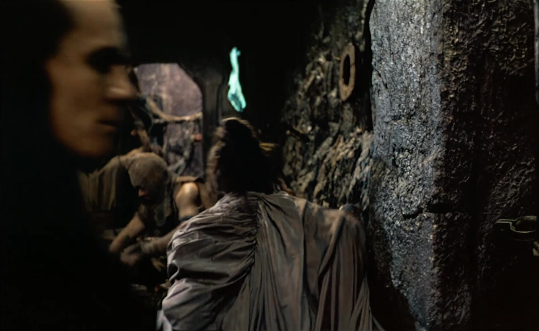 Es ist nicht leicht, ein Gott zu sein (1989), wide, 1.63:1 — film still