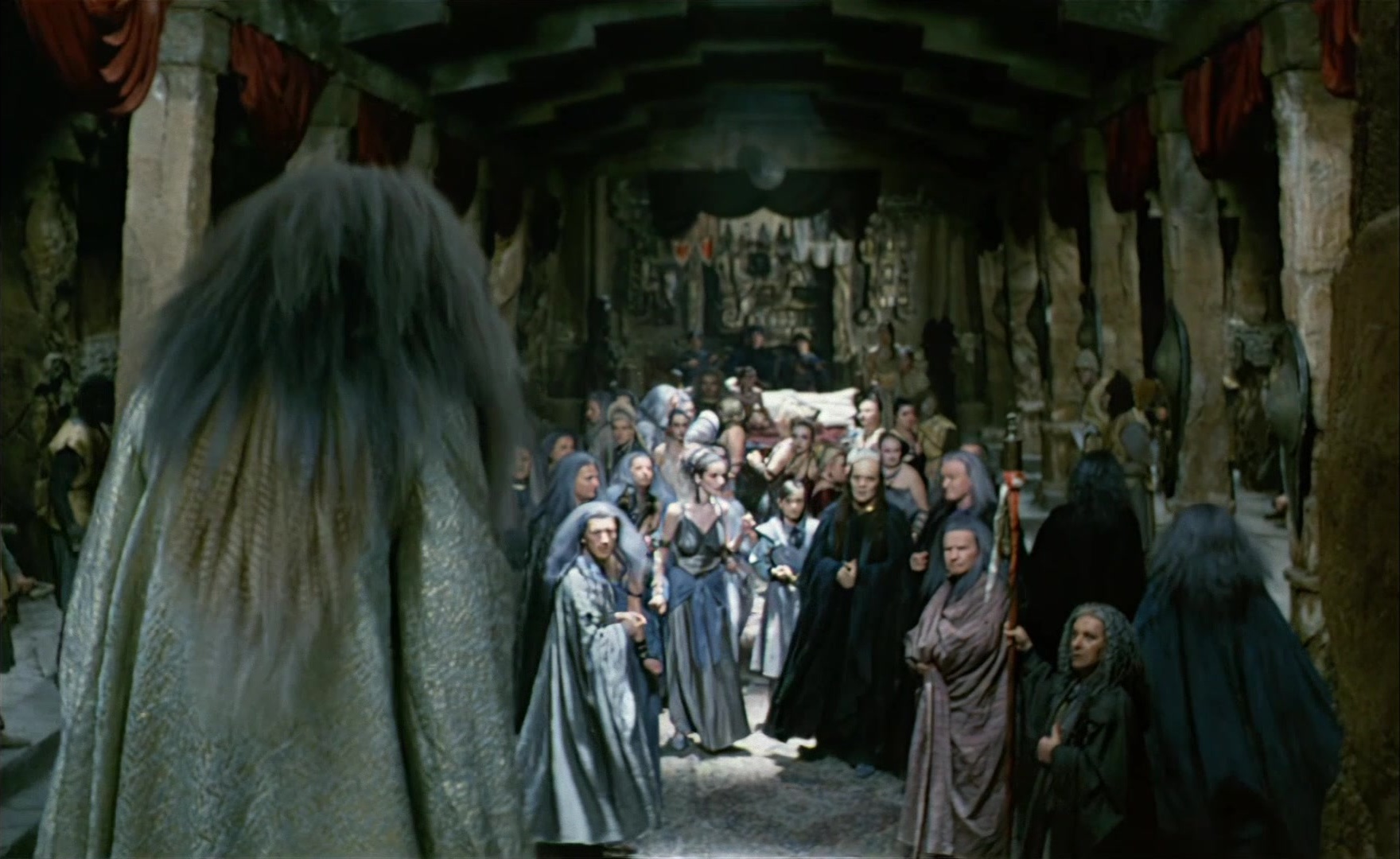 Es ist nicht leicht, ein Gott zu sein (1989), wide, 1.63:1 — film still