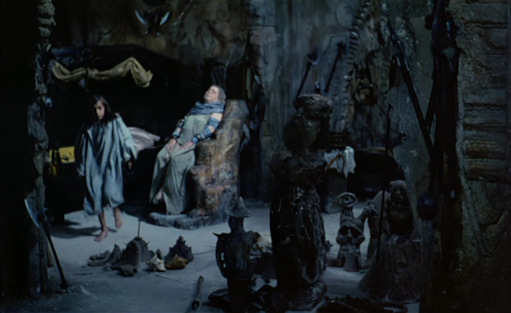 Es ist nicht leicht, ein Gott zu sein (1989), wide, 1.63:1 — film still