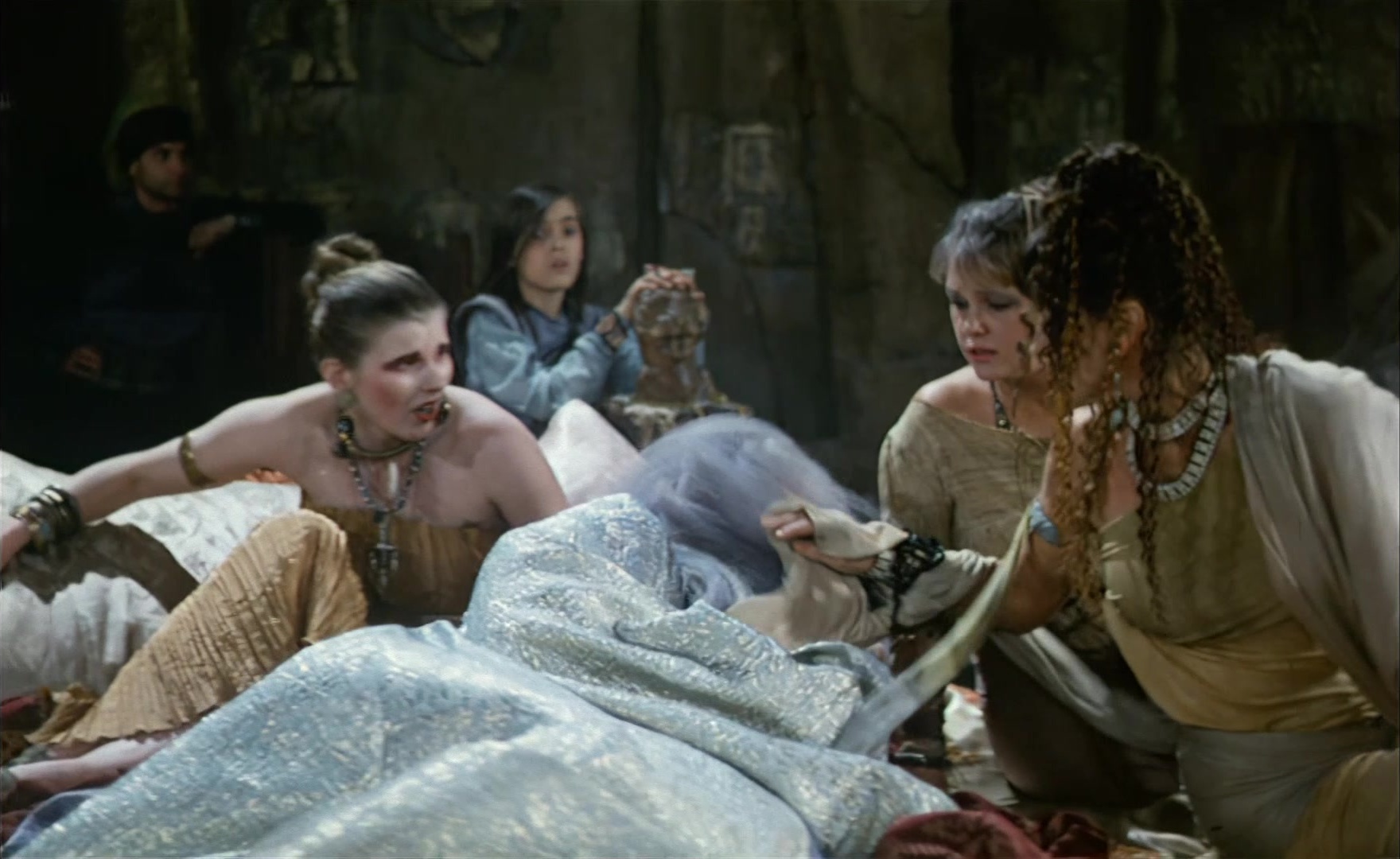 Es ist nicht leicht, ein Gott zu sein (1989), wide, 1.63:1 — film still