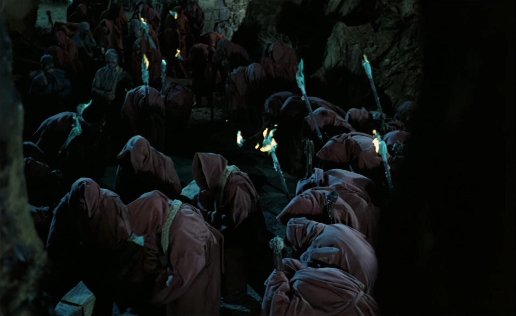 Es ist nicht leicht, ein Gott zu sein (1989), wide, 1.63:1 — film still