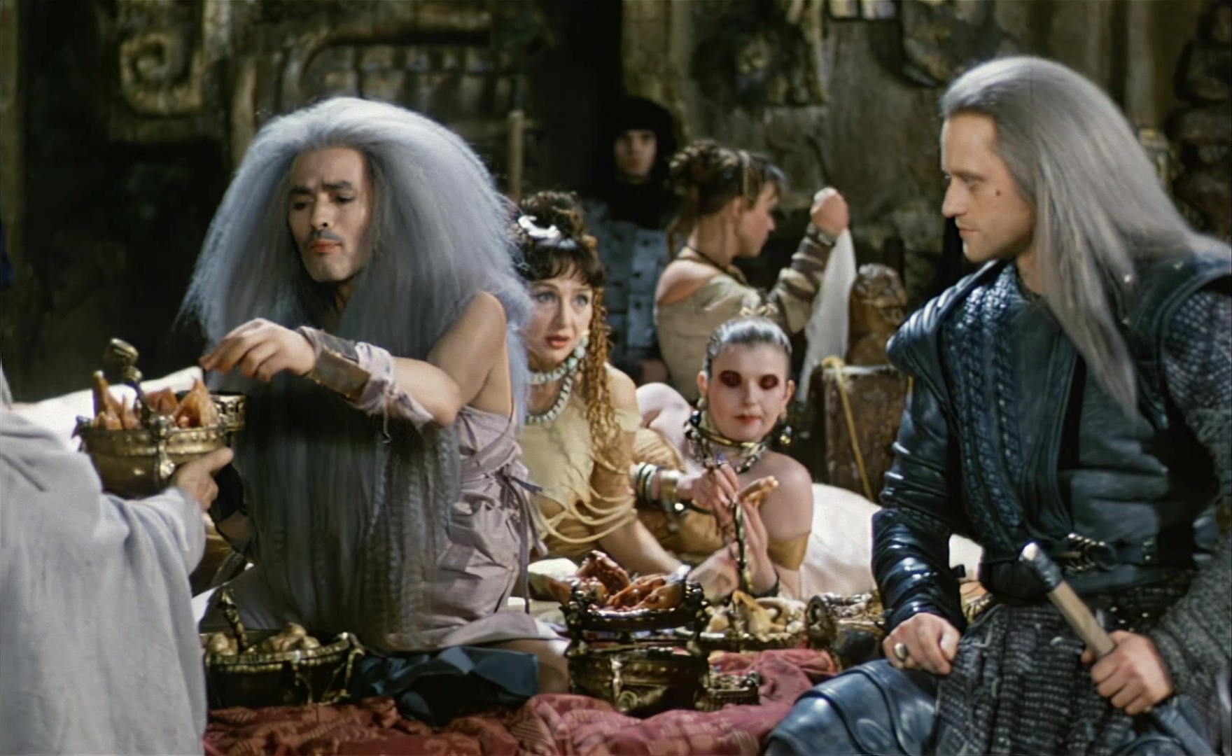 Es ist nicht leicht, ein Gott zu sein (1989), wide, 1.63:1 — film still