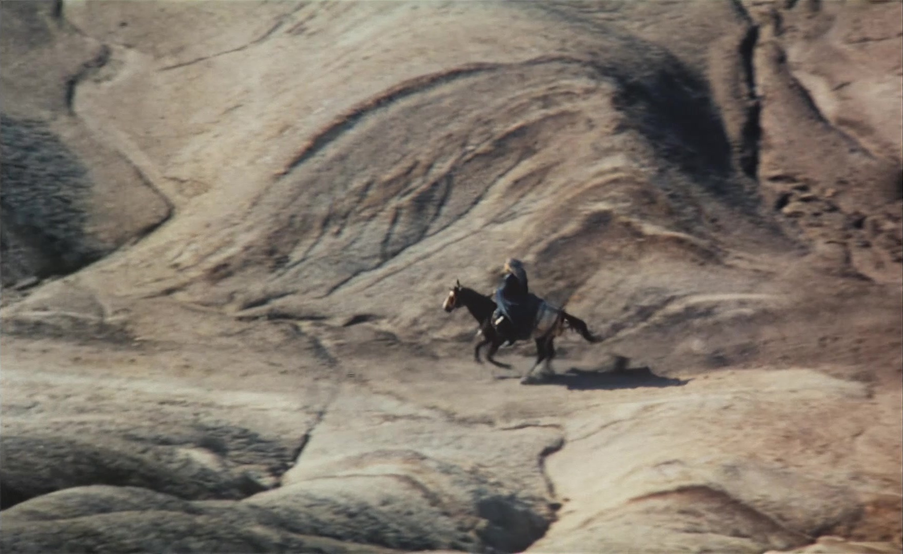Es ist nicht leicht, ein Gott zu sein (1989), wide, 1.63:1 — film still