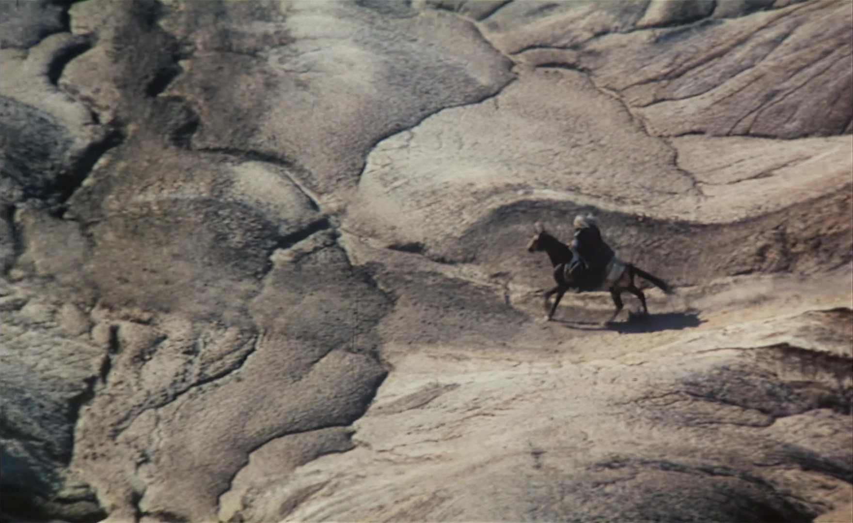 Es ist nicht leicht, ein Gott zu sein (1989), wide, 1.63:1 — film still