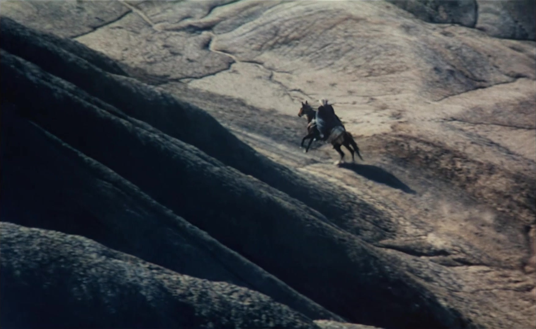 Es ist nicht leicht, ein Gott zu sein (1989), wide, 1.63:1 — film still