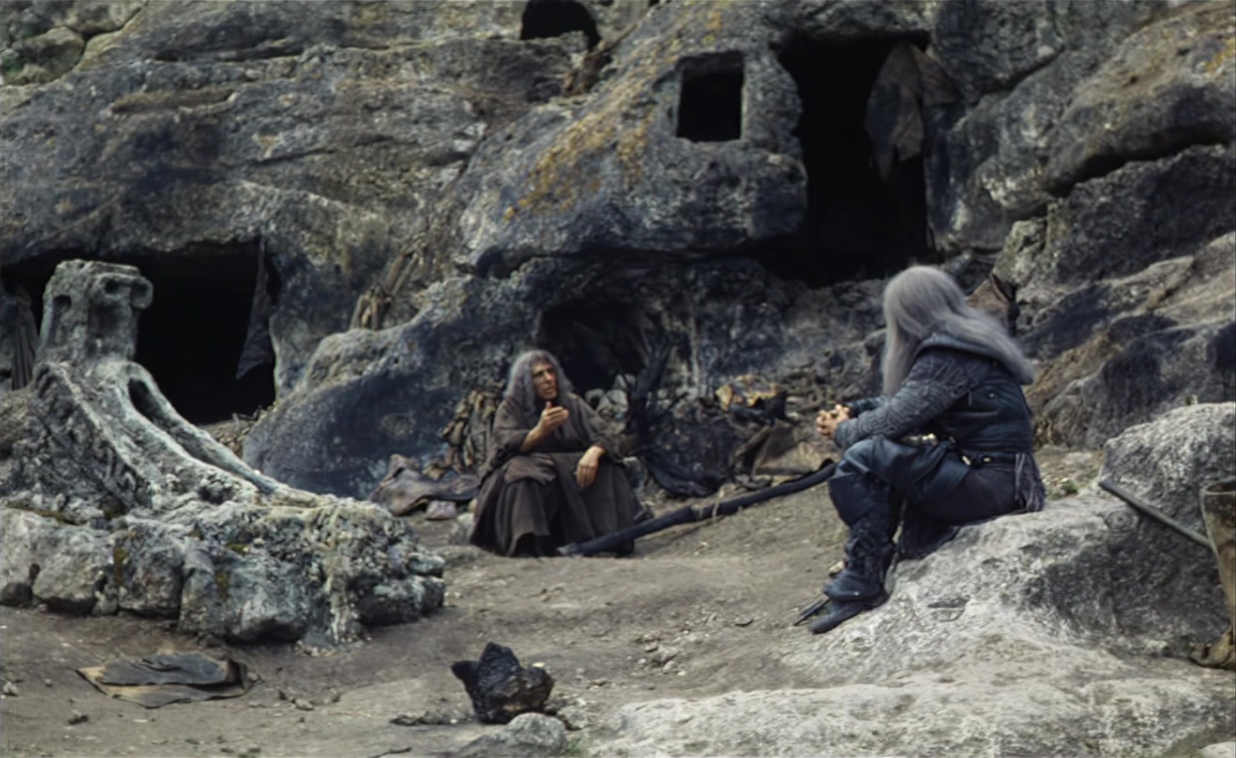 Es ist nicht leicht, ein Gott zu sein (1989), wide, 1.63:1 — film still