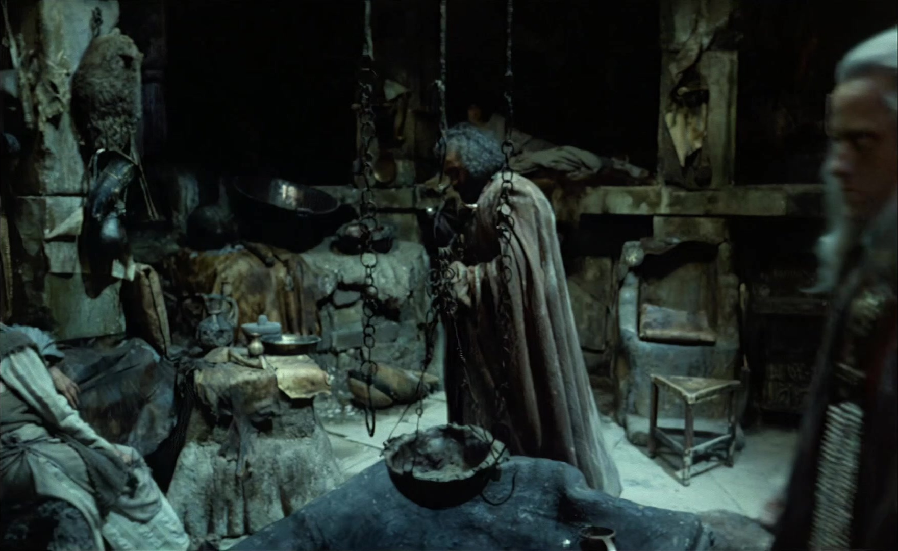 Es ist nicht leicht, ein Gott zu sein (1989), wide, 1.63:1 — film still