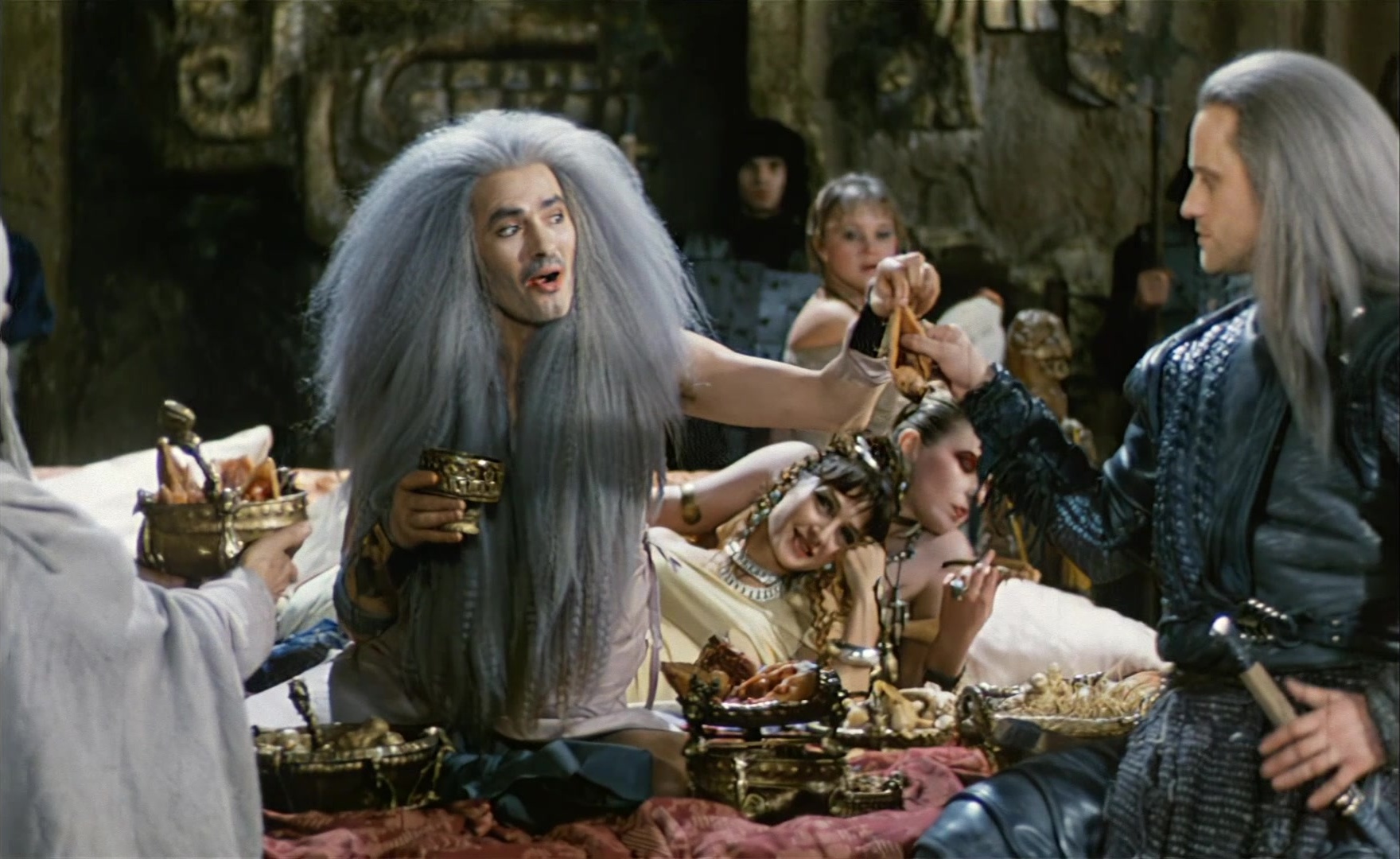 Es ist nicht leicht, ein Gott zu sein (1989), wide, 1.63:1 — film still